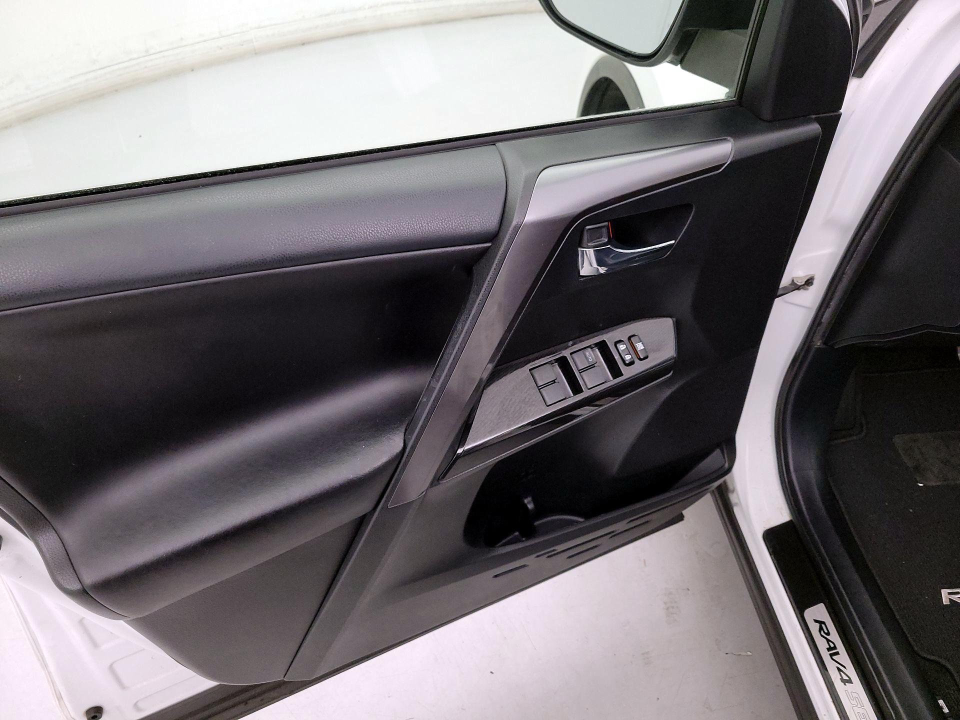Thumbnail: 2017 Toyota RAV4 - 12