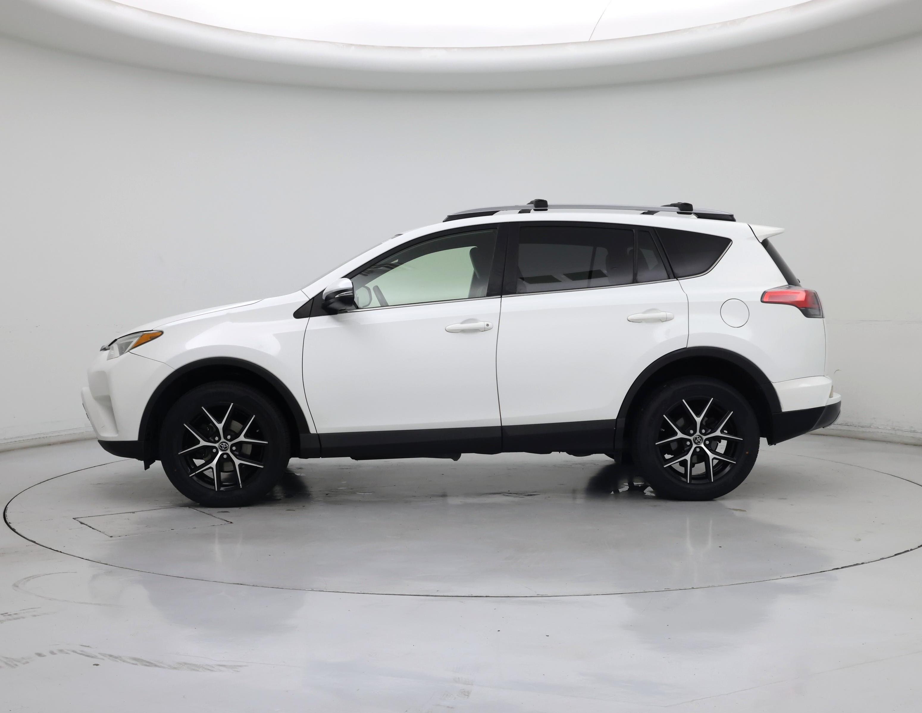 Thumbnail: 2017 Toyota RAV4 - 3