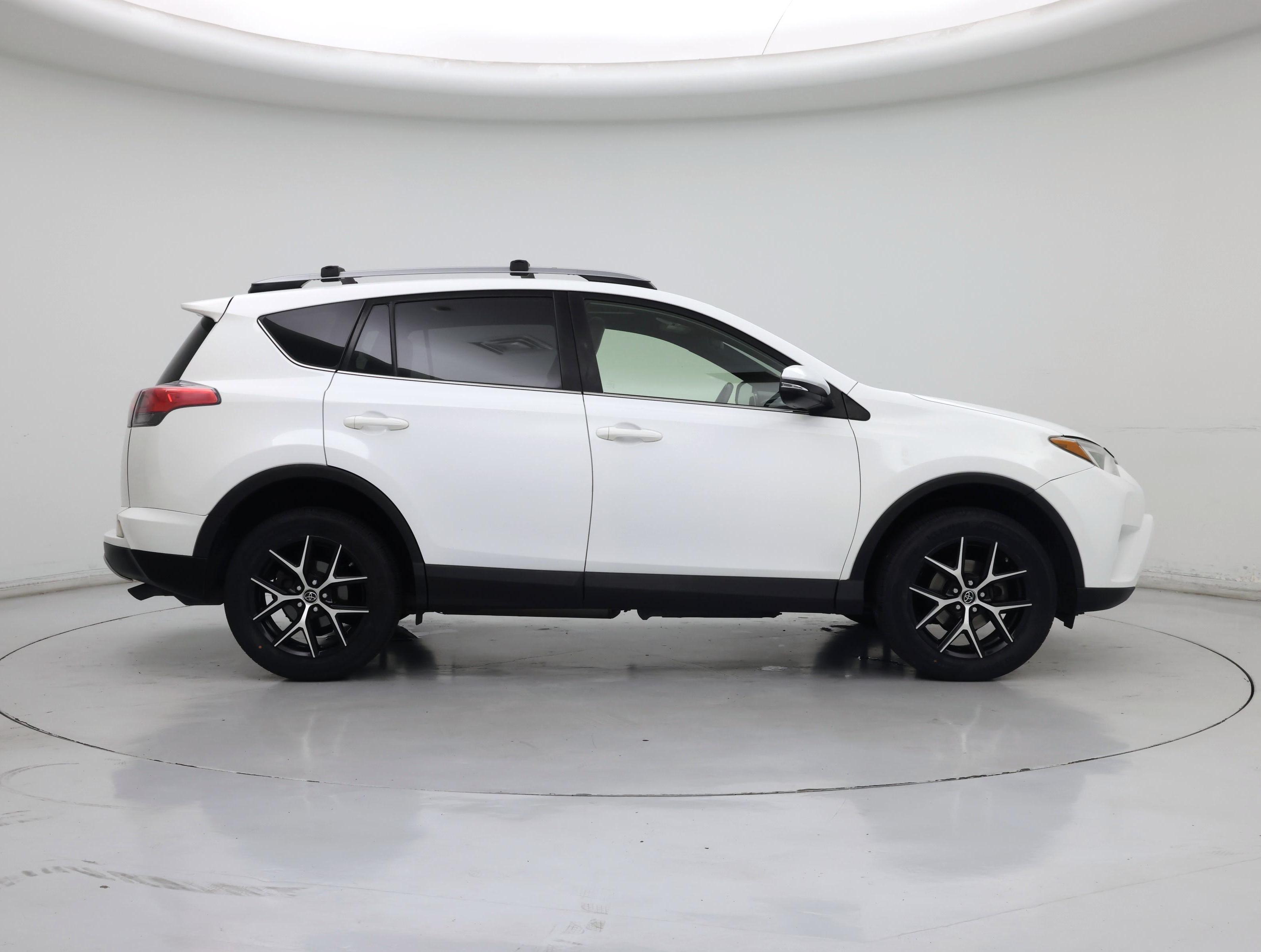 Thumbnail: 2017 Toyota RAV4 - 7