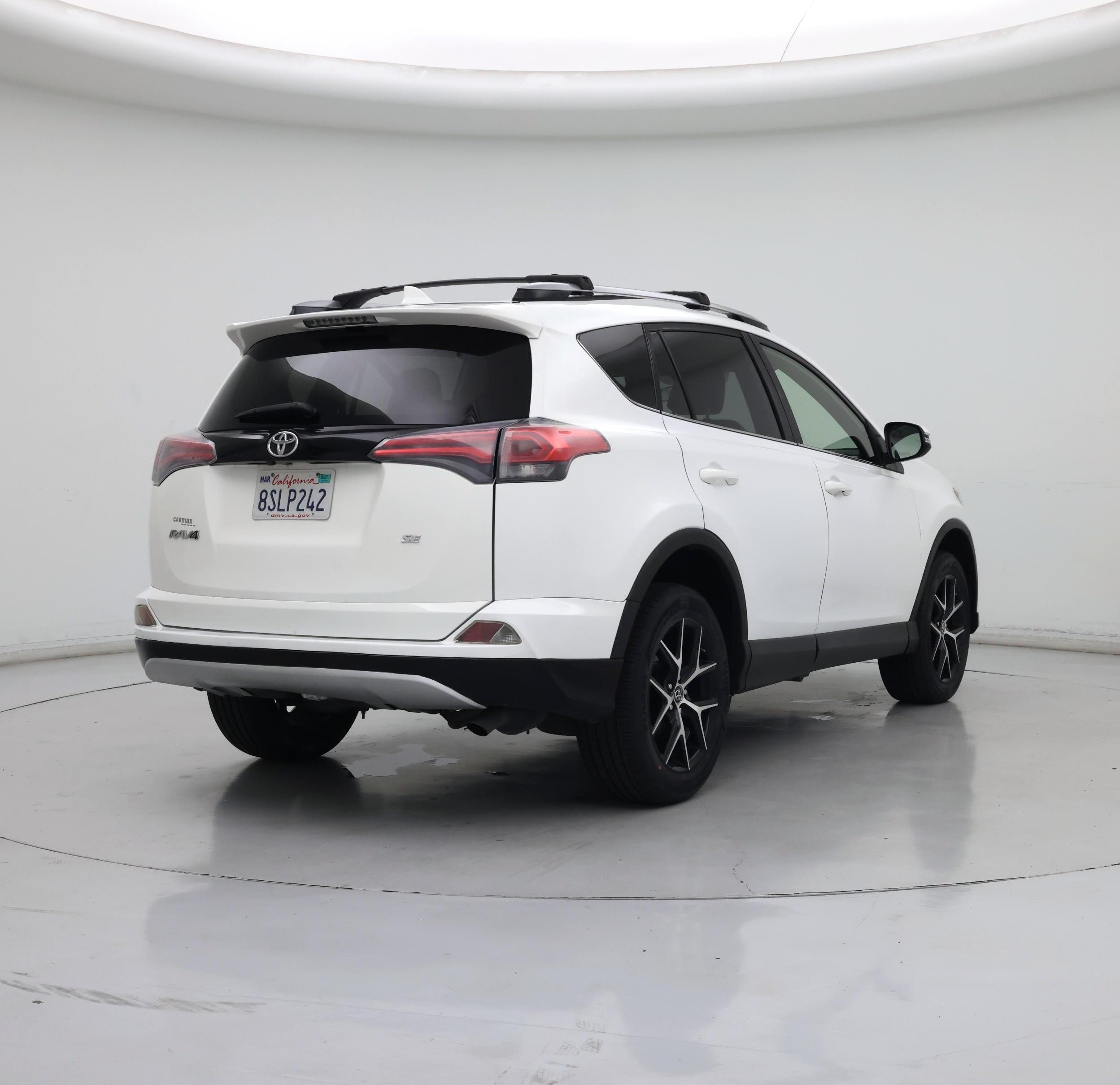 Thumbnail: 2017 Toyota RAV4 - 8
