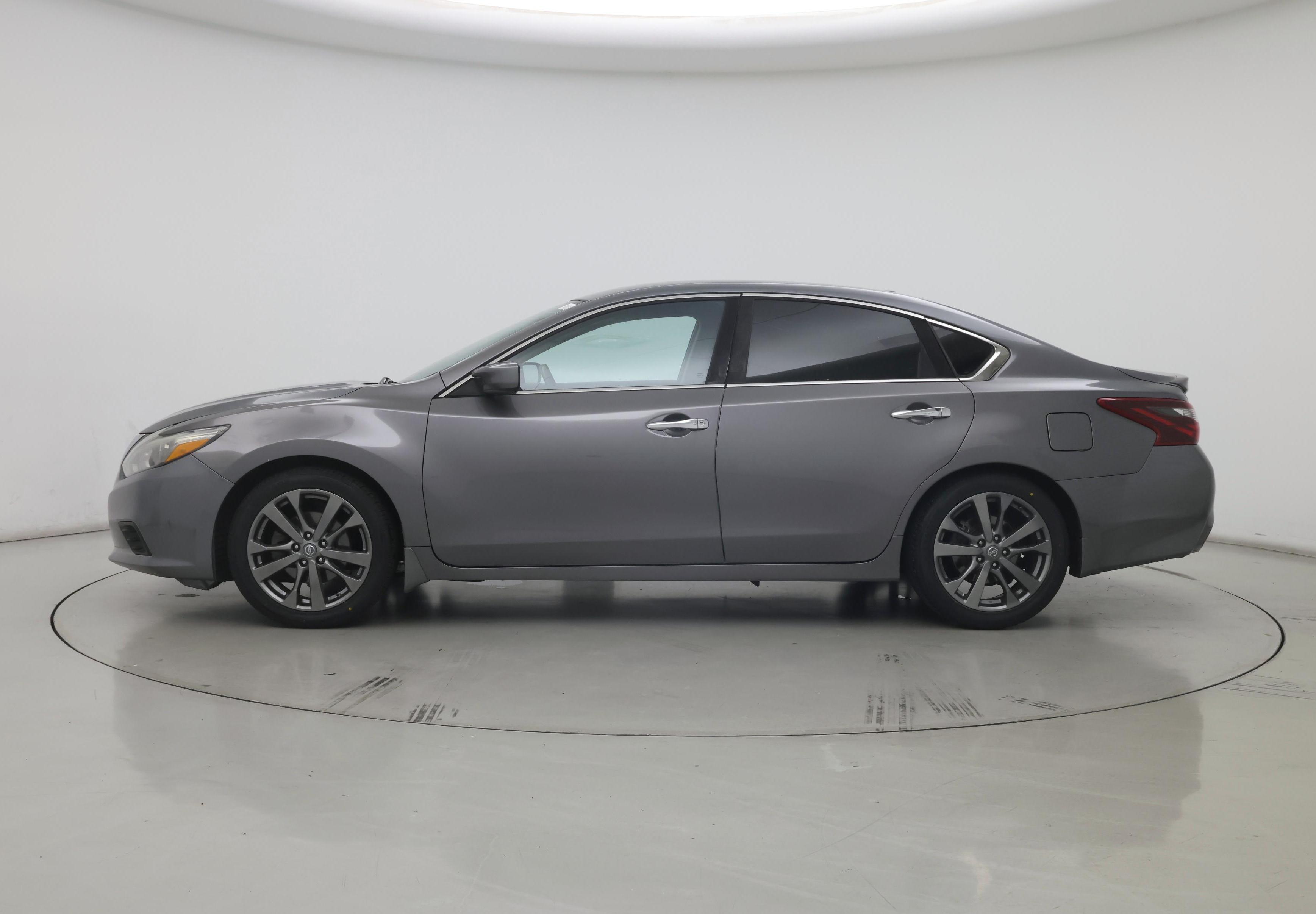 Thumbnail: 2018 Nissan Altima - 3