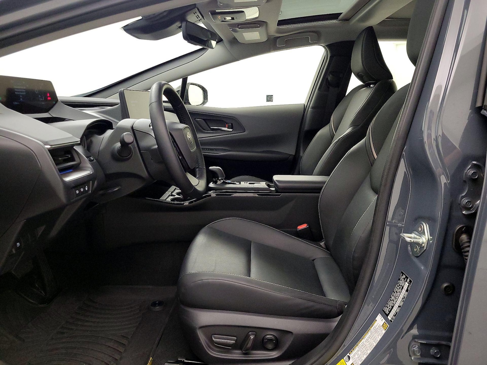 2024 Toyota Prius XLE - Photo 12