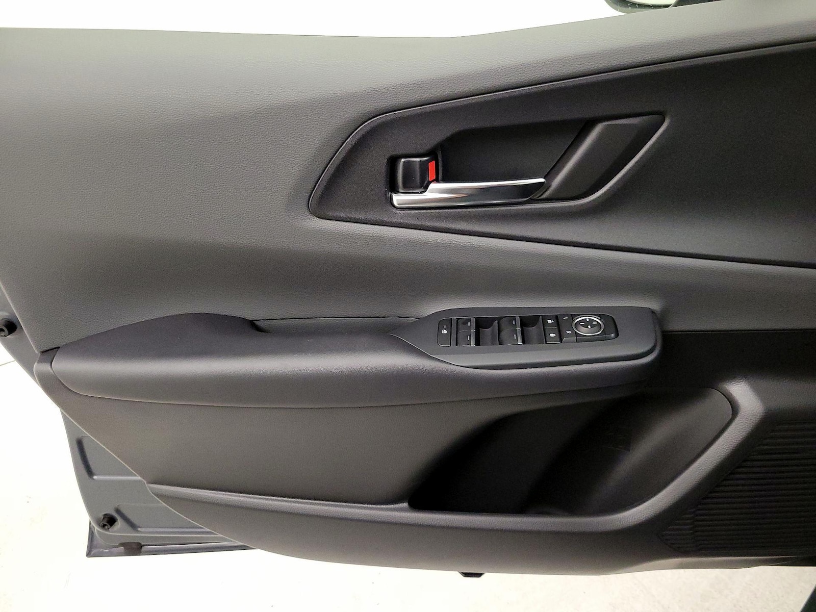 2024 Toyota Prius XLE - Photo 13