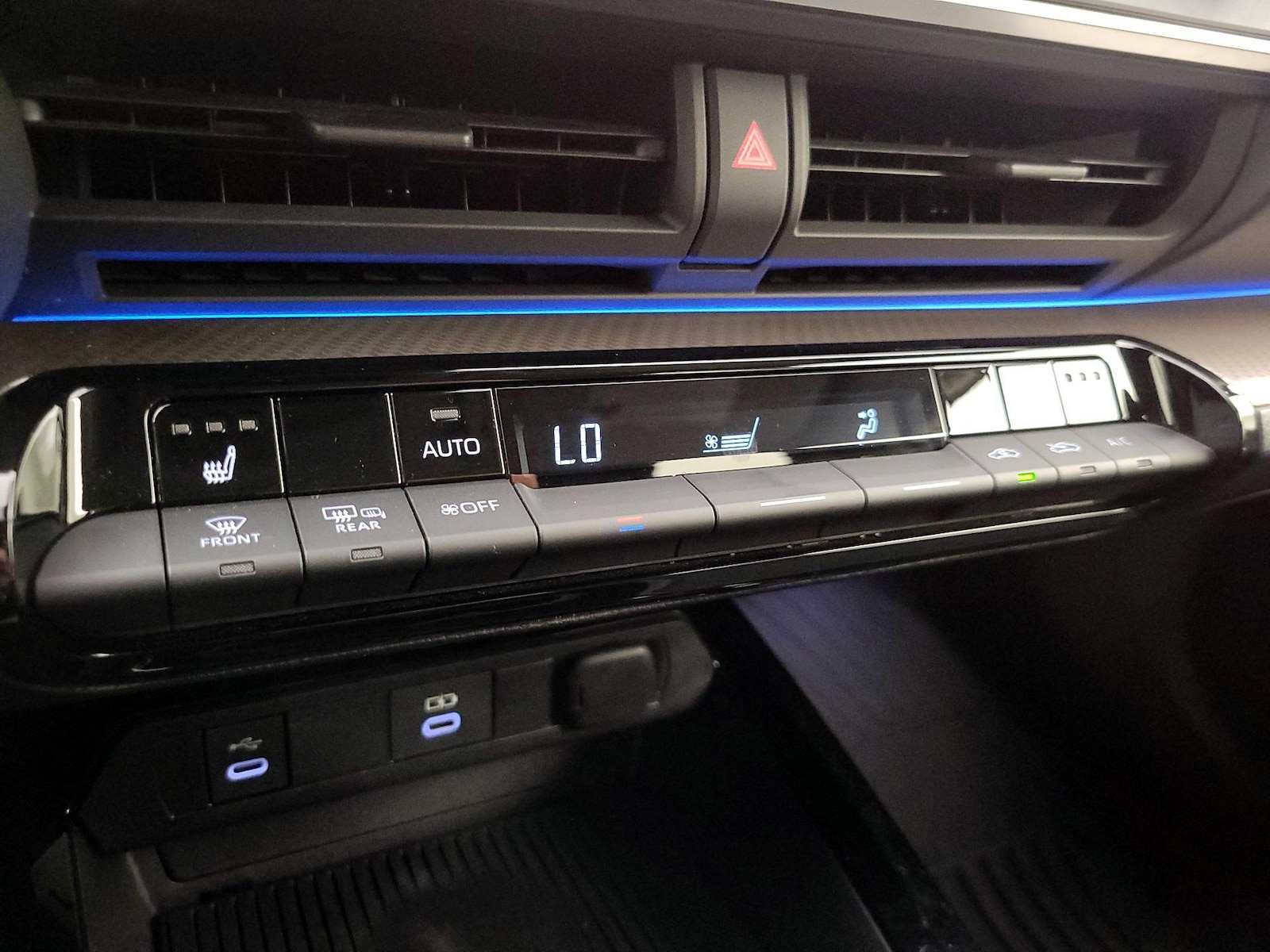 2024 Toyota Prius XLE - Photo 17