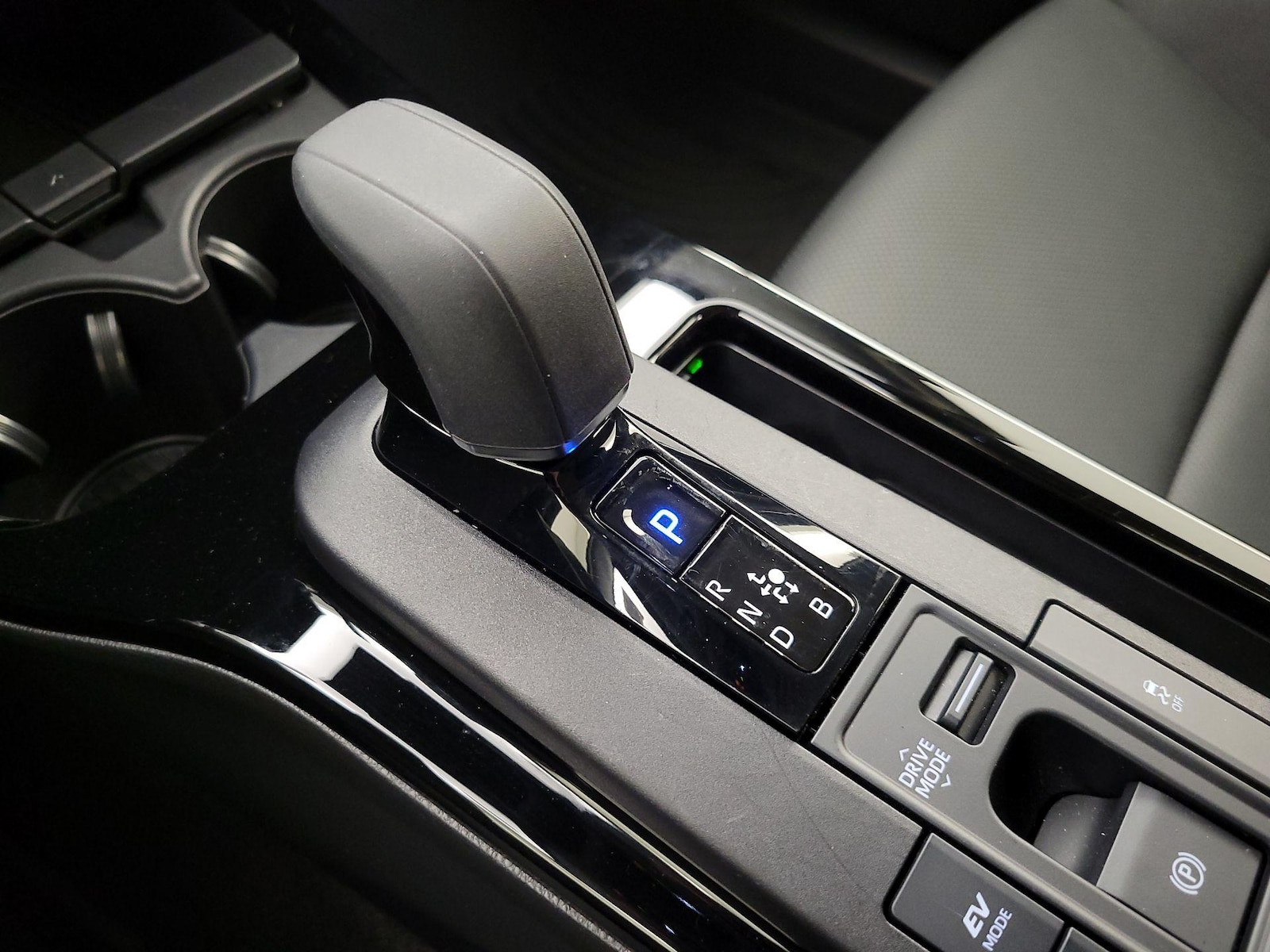 2024 Toyota Prius XLE - Photo 18