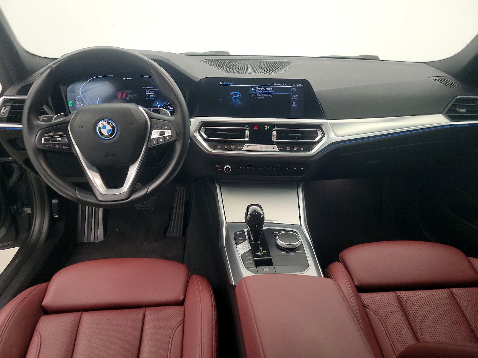 2022 BMW 3 Series 330e - Photo 10
