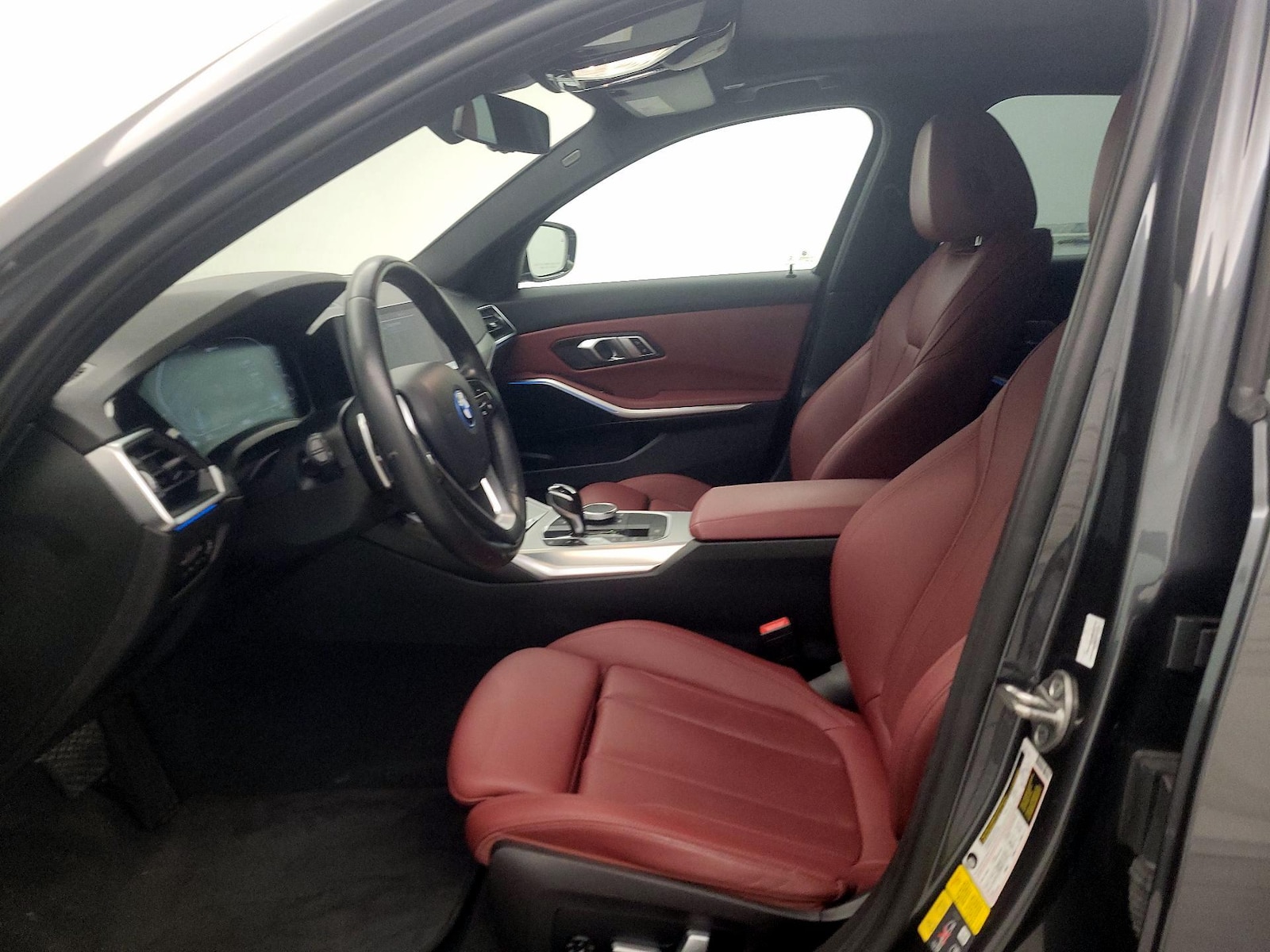 2022 BMW 3 Series 330e - Photo 12