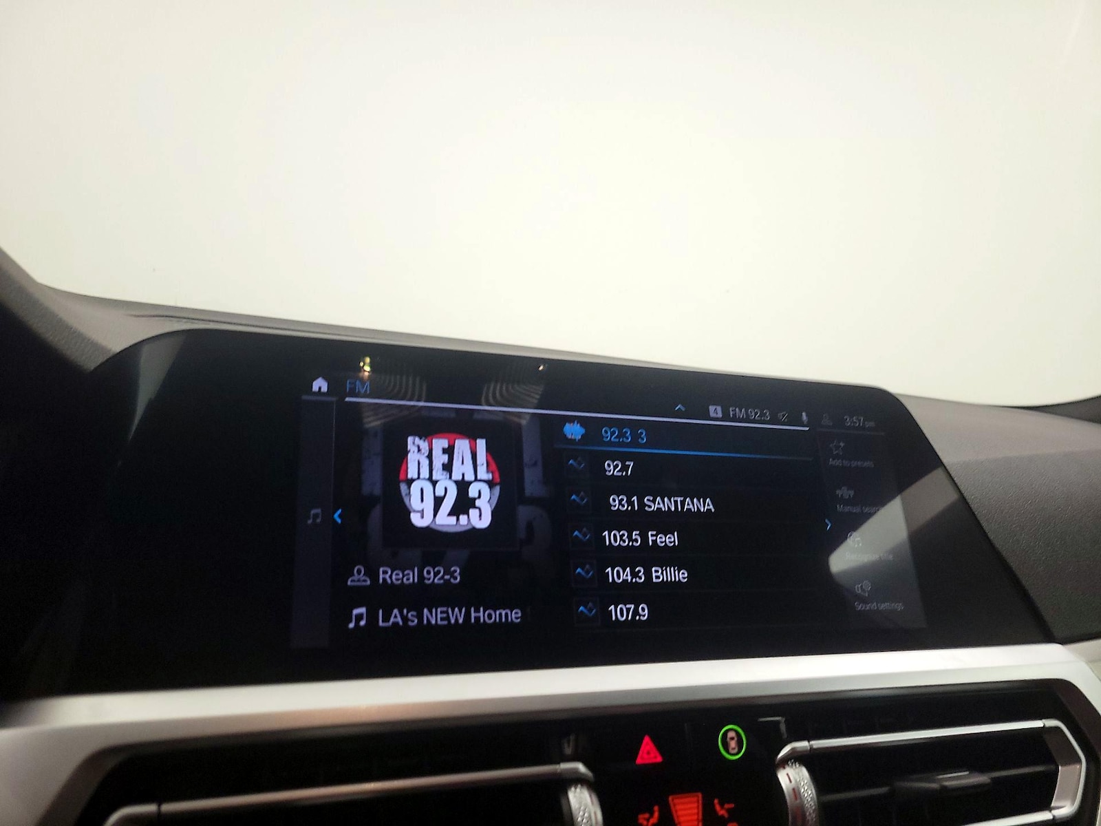 2022 BMW 3 Series 330e - Photo 17
