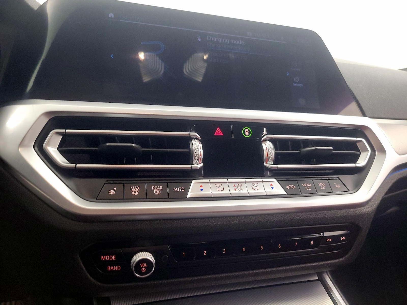 2022 BMW 3 Series 330e - Photo 18