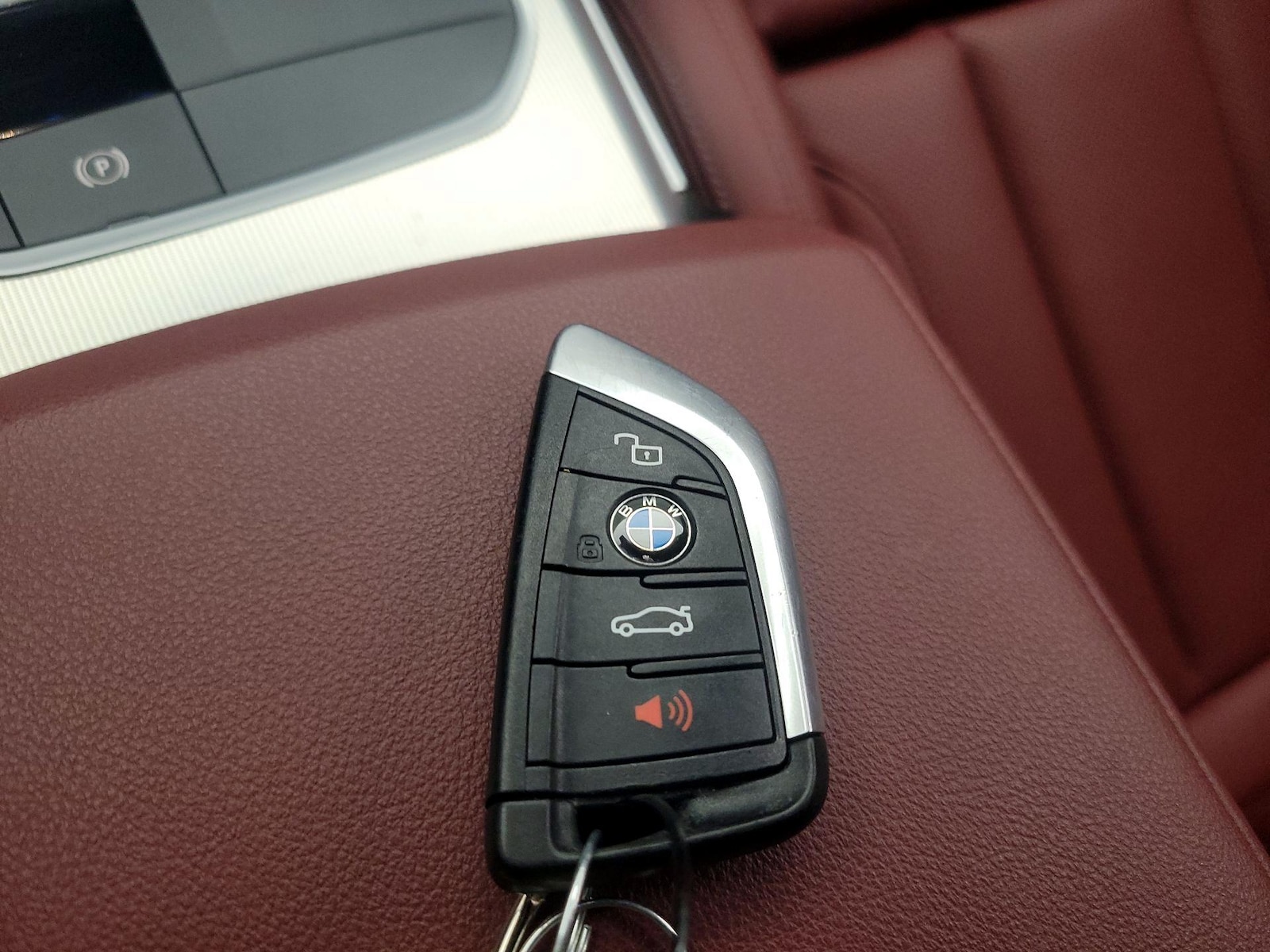 2022 BMW 3 Series 330e - Photo 24