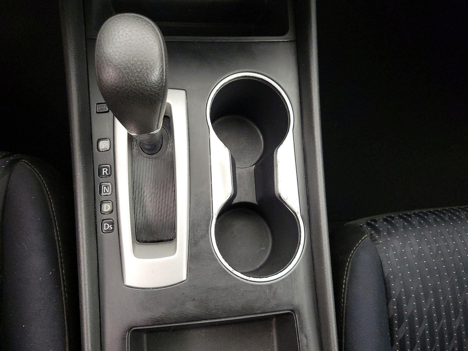 2017 Nissan Altima SV - Photo 18