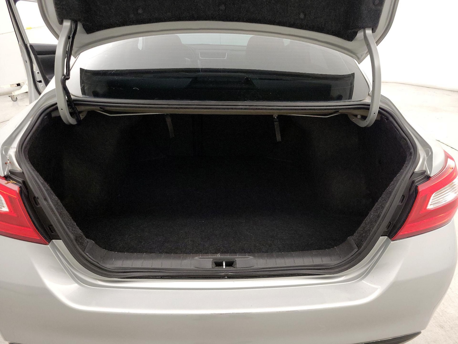 2017 Nissan Altima SV - Photo 21