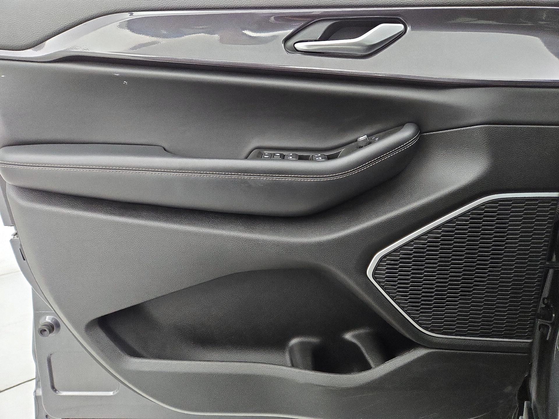 Thumbnail: 2021 Jeep Grand Cherokee L - 12