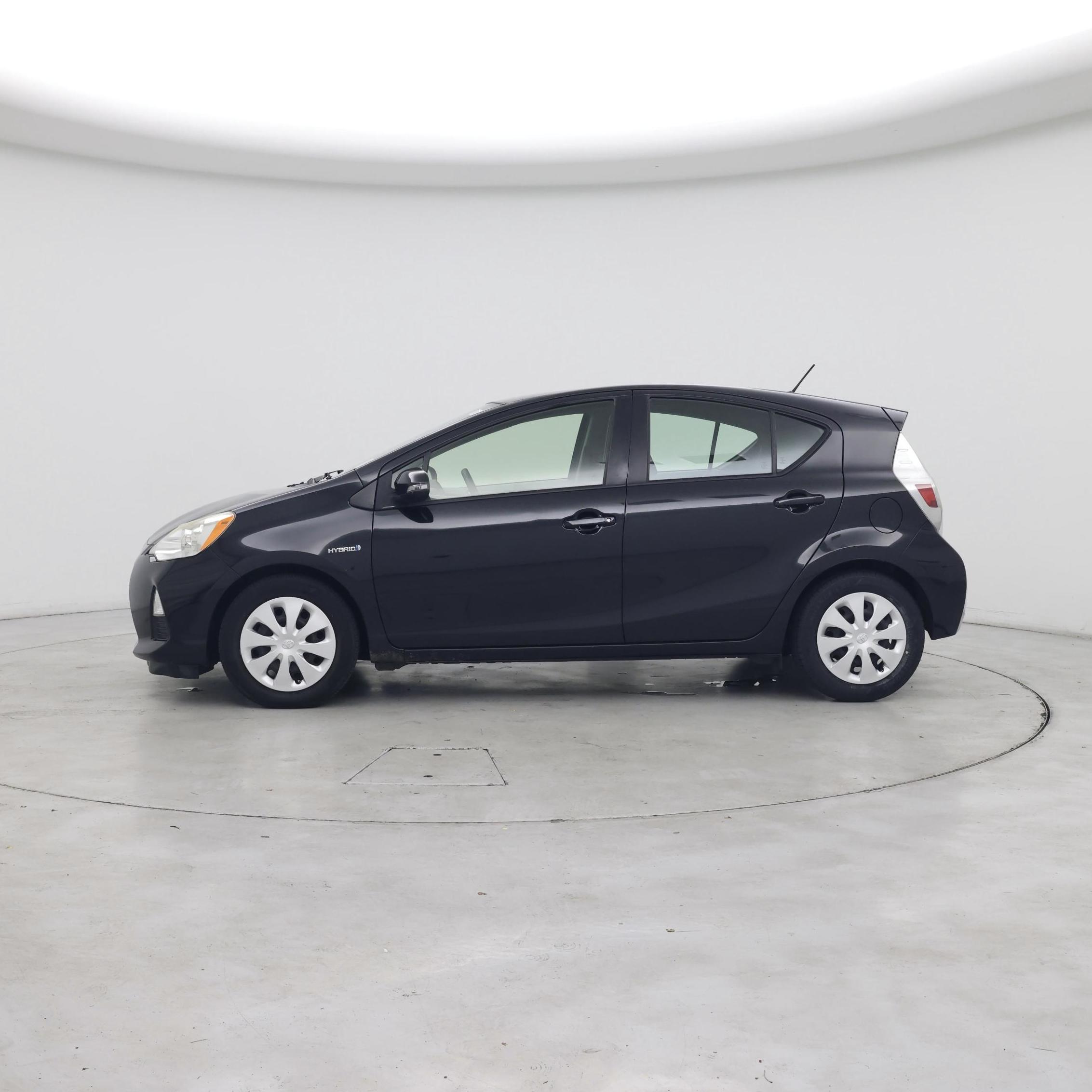 Thumbnail: 2014 Toyota Prius c - 3