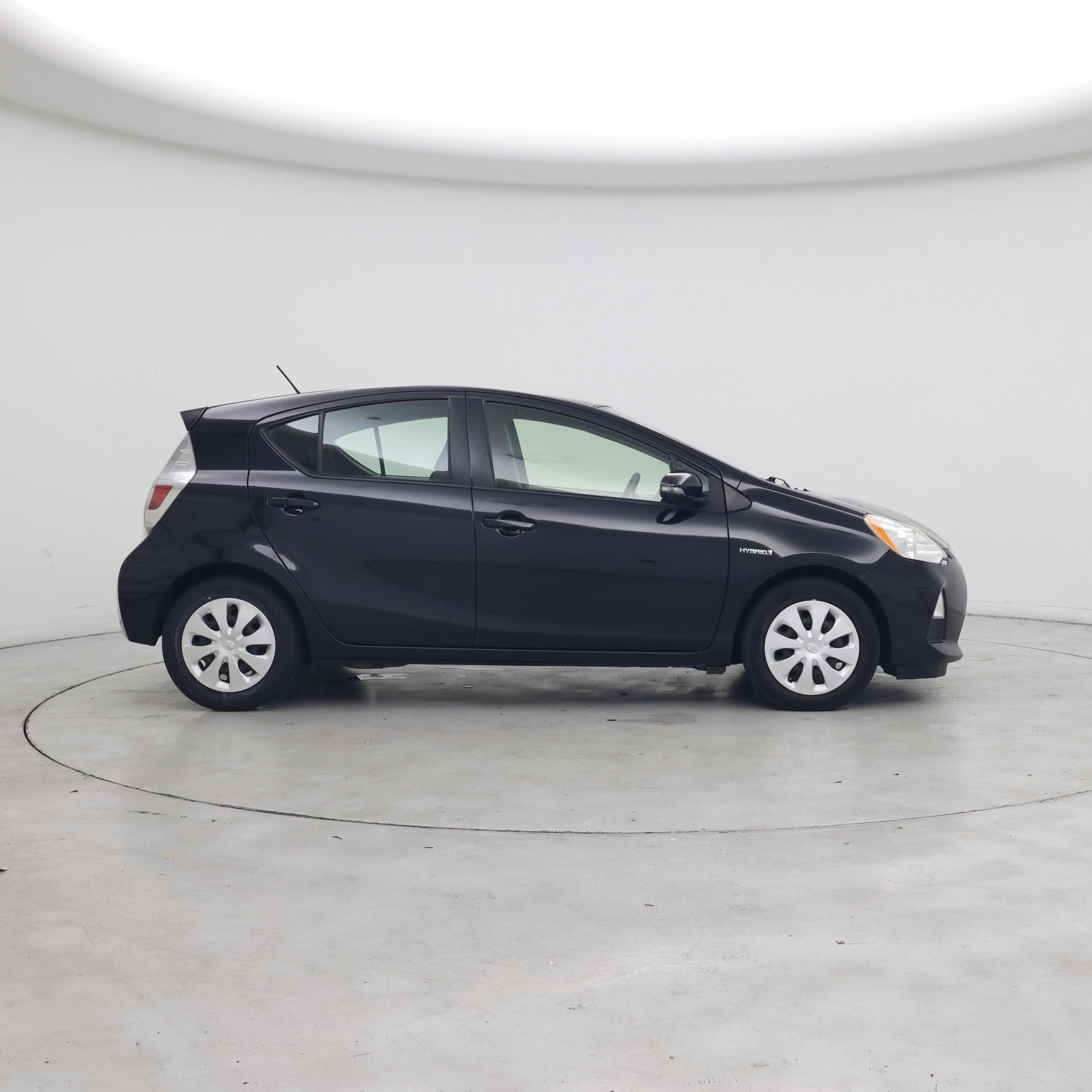 Thumbnail: 2014 Toyota Prius c - 7