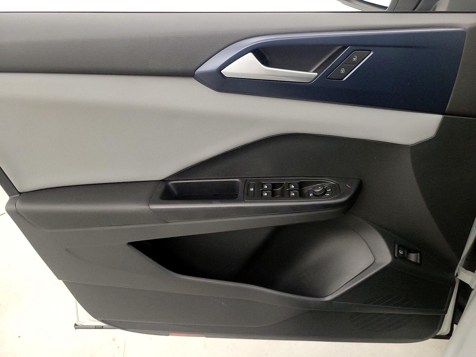 Thumbnail: 2023 Volkswagen Taos - 12