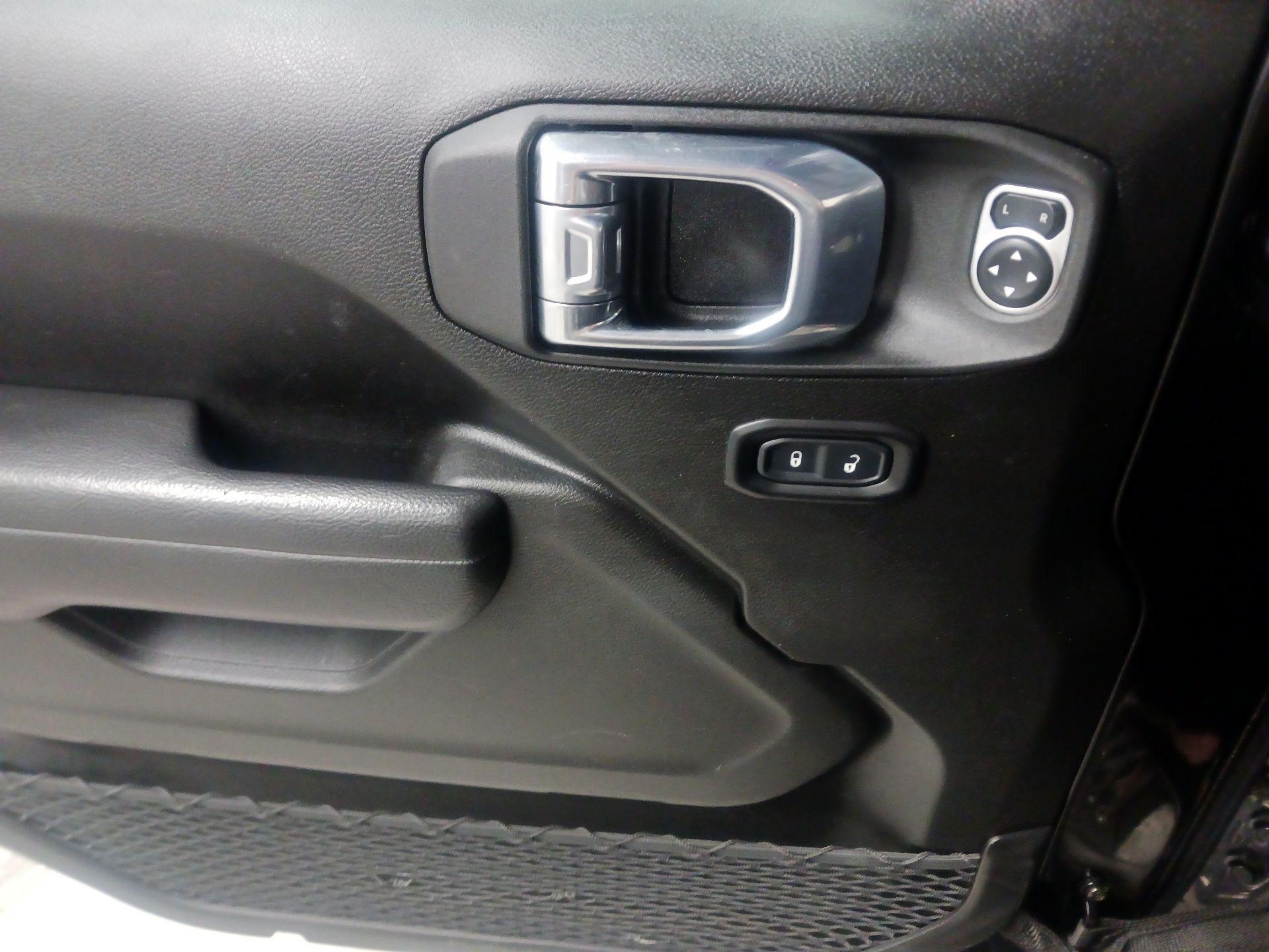 Thumbnail: 2026 Jeep Gladiator - 12