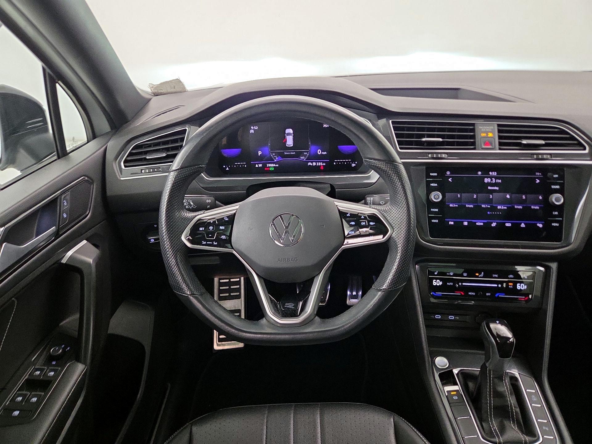 Thumbnail: 2023 Volkswagen Tiguan - 10