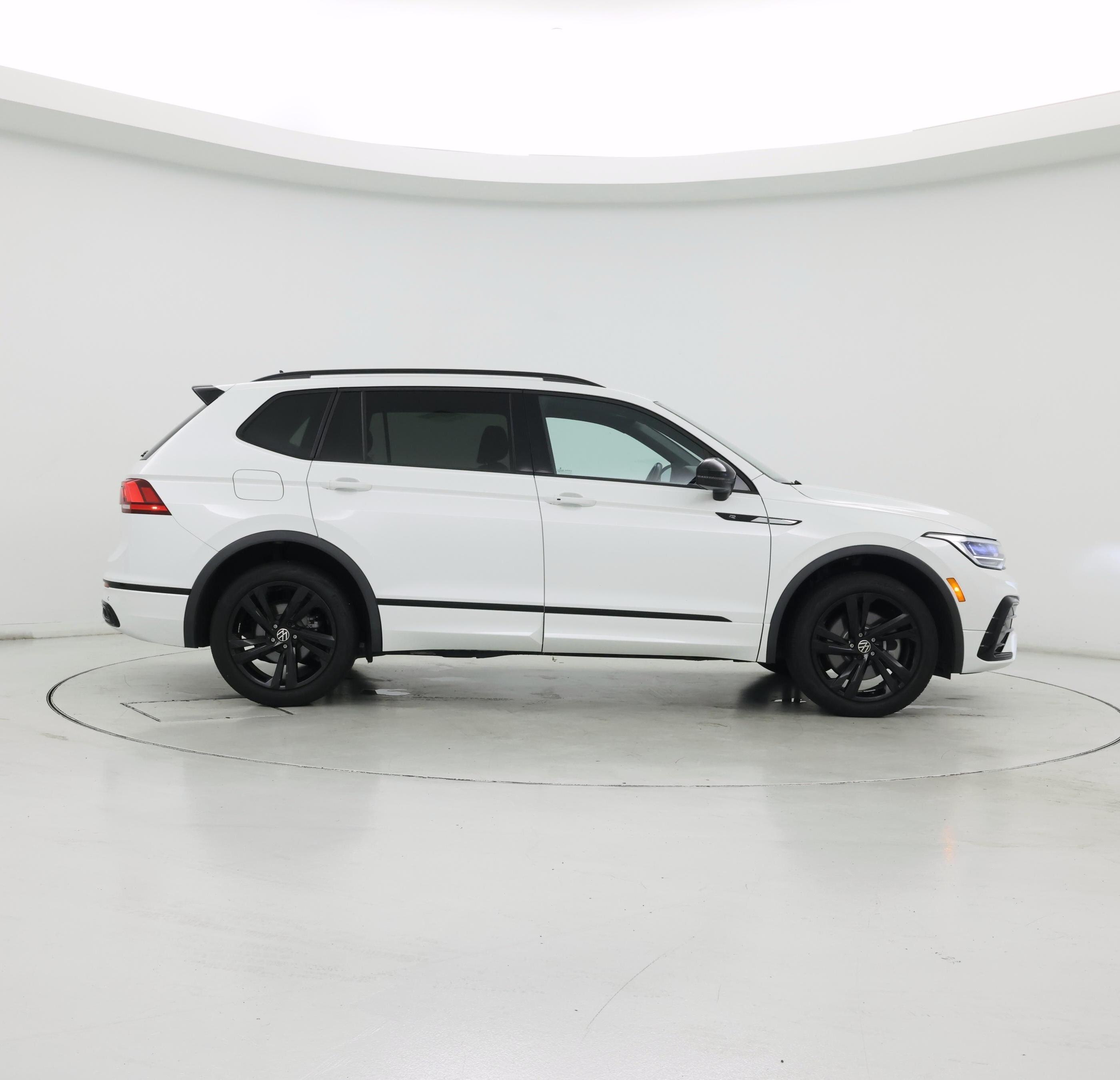 Thumbnail: 2023 Volkswagen Tiguan - 7
