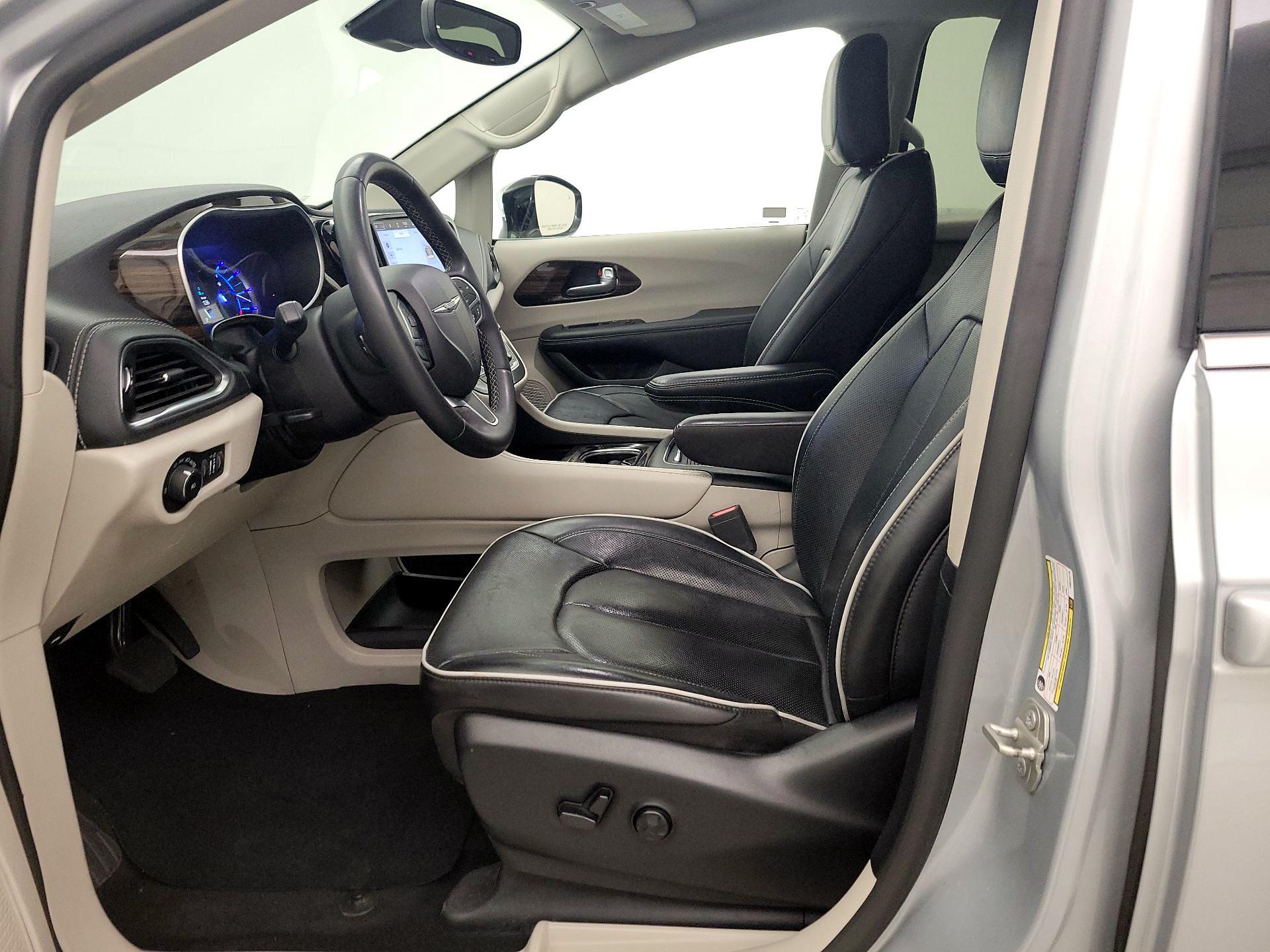 Thumbnail: 2023 Chrysler Pacifica - 11