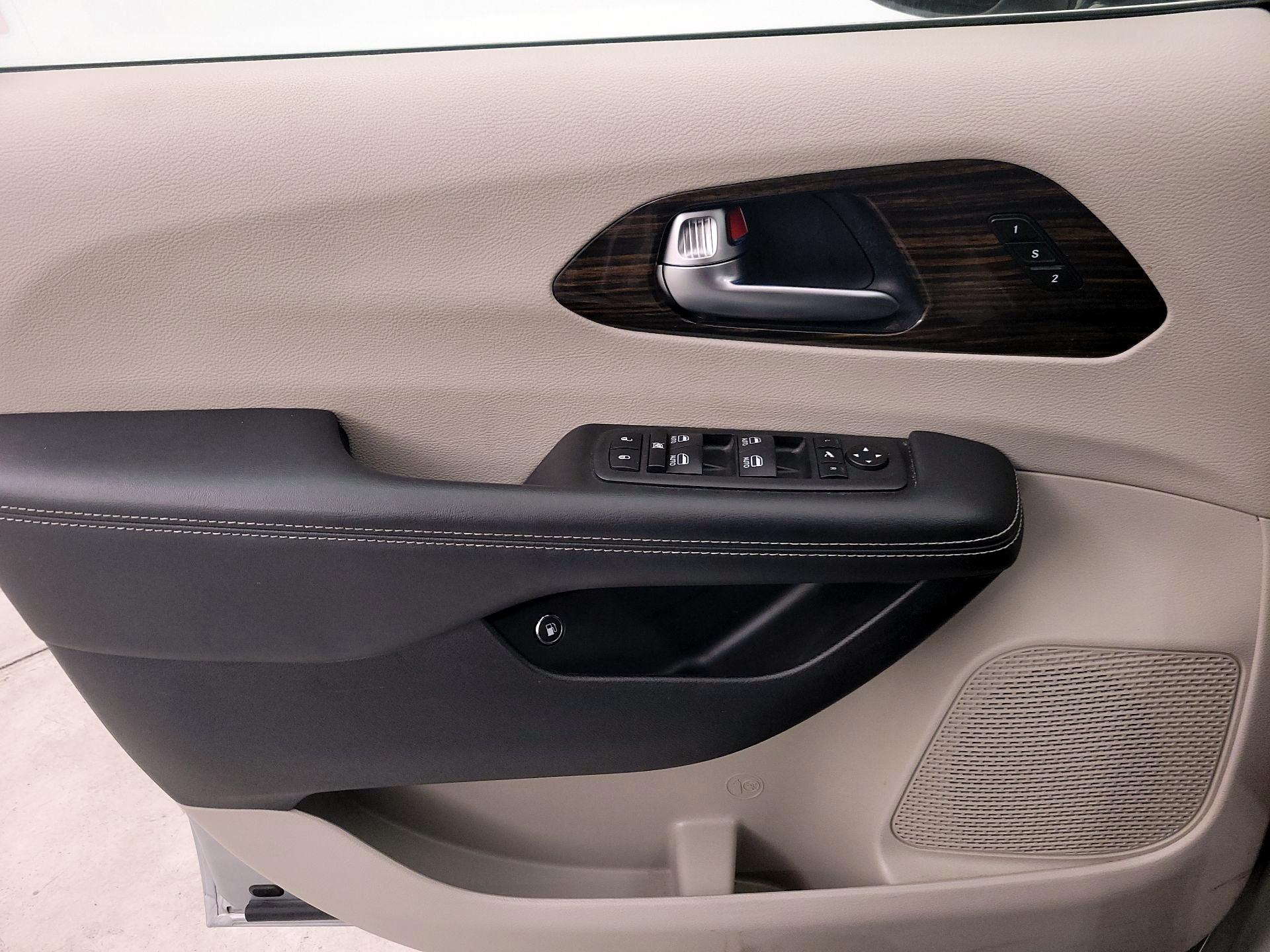 Thumbnail: 2023 Chrysler Pacifica - 12