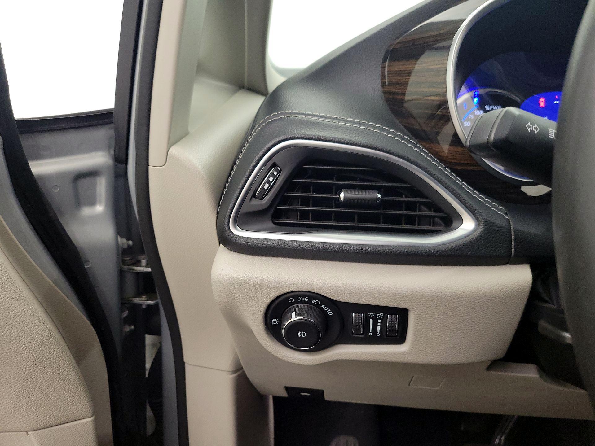 Thumbnail: 2023 Chrysler Pacifica - 13
