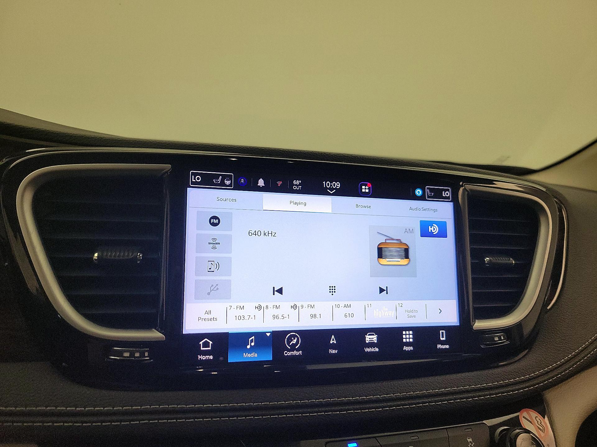 Thumbnail: 2023 Chrysler Pacifica - 15