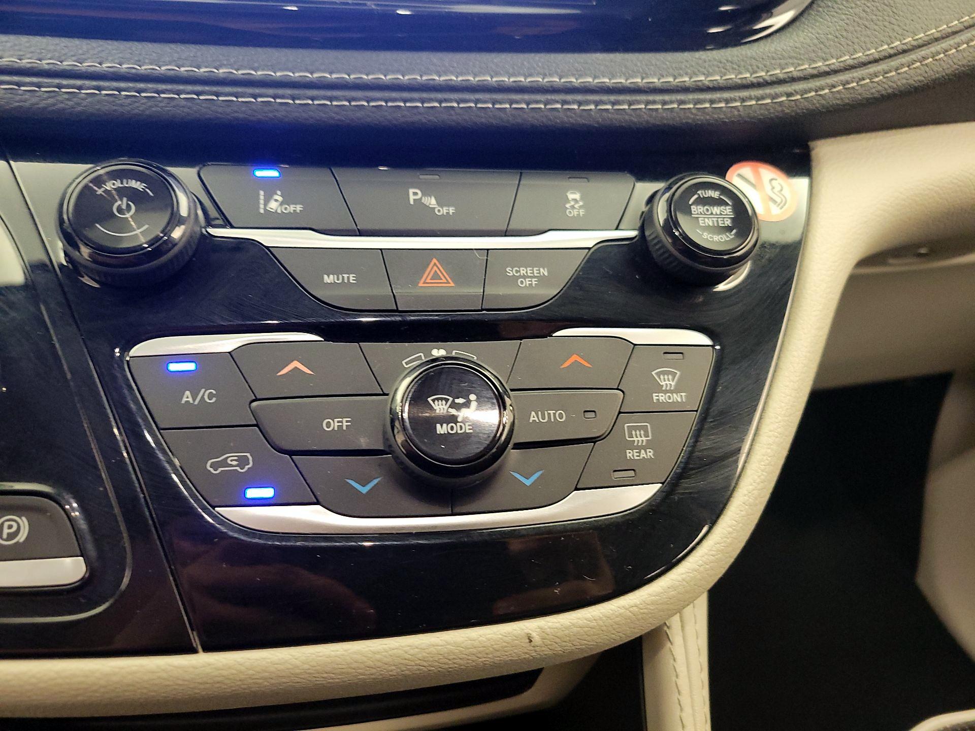 Thumbnail: 2023 Chrysler Pacifica - 16