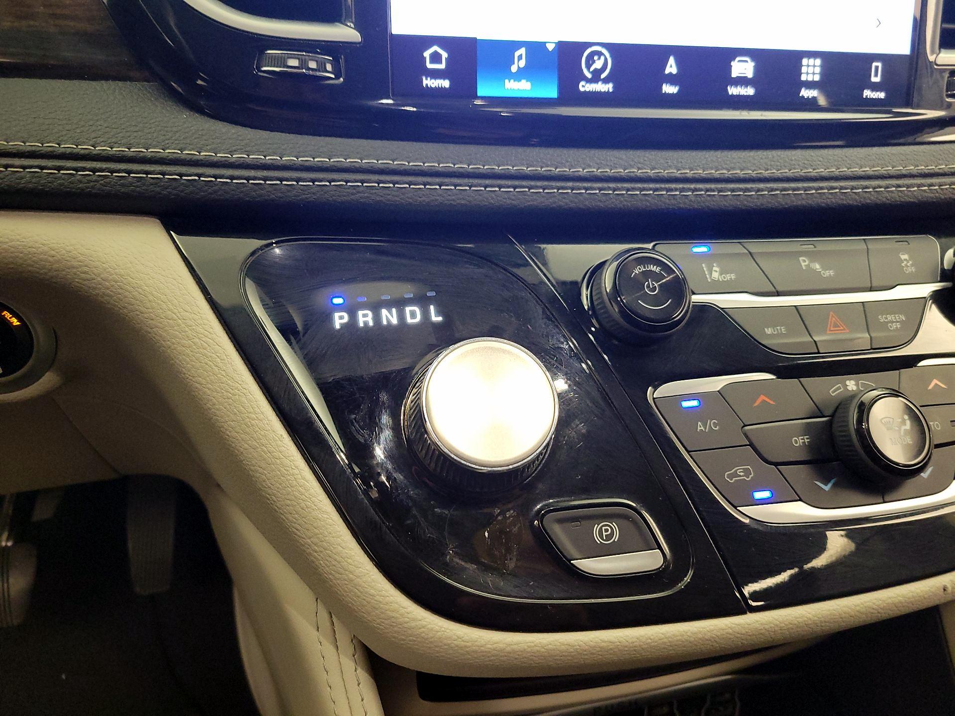Thumbnail: 2023 Chrysler Pacifica - 17