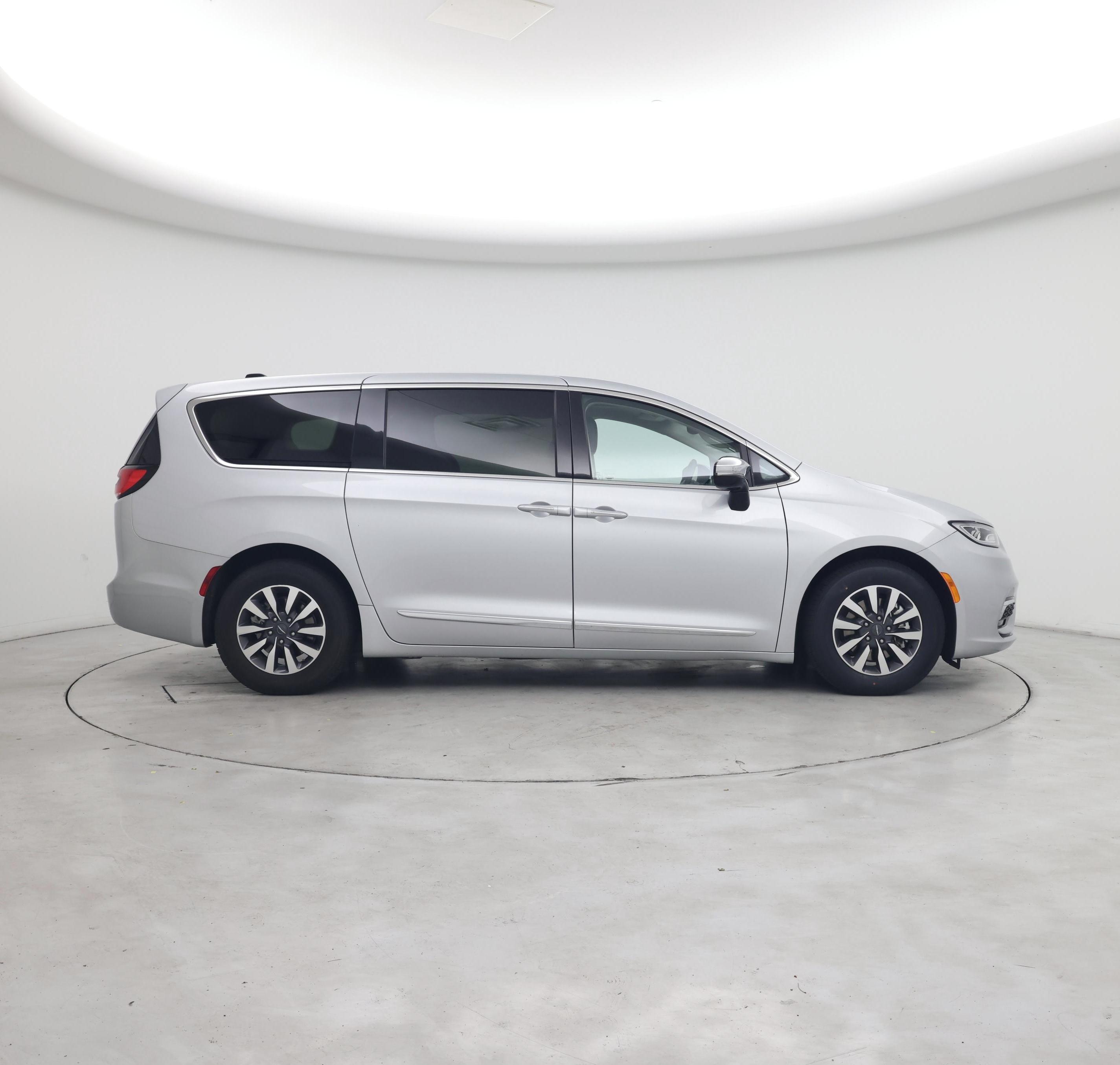 Thumbnail: 2023 Chrysler Pacifica - 7