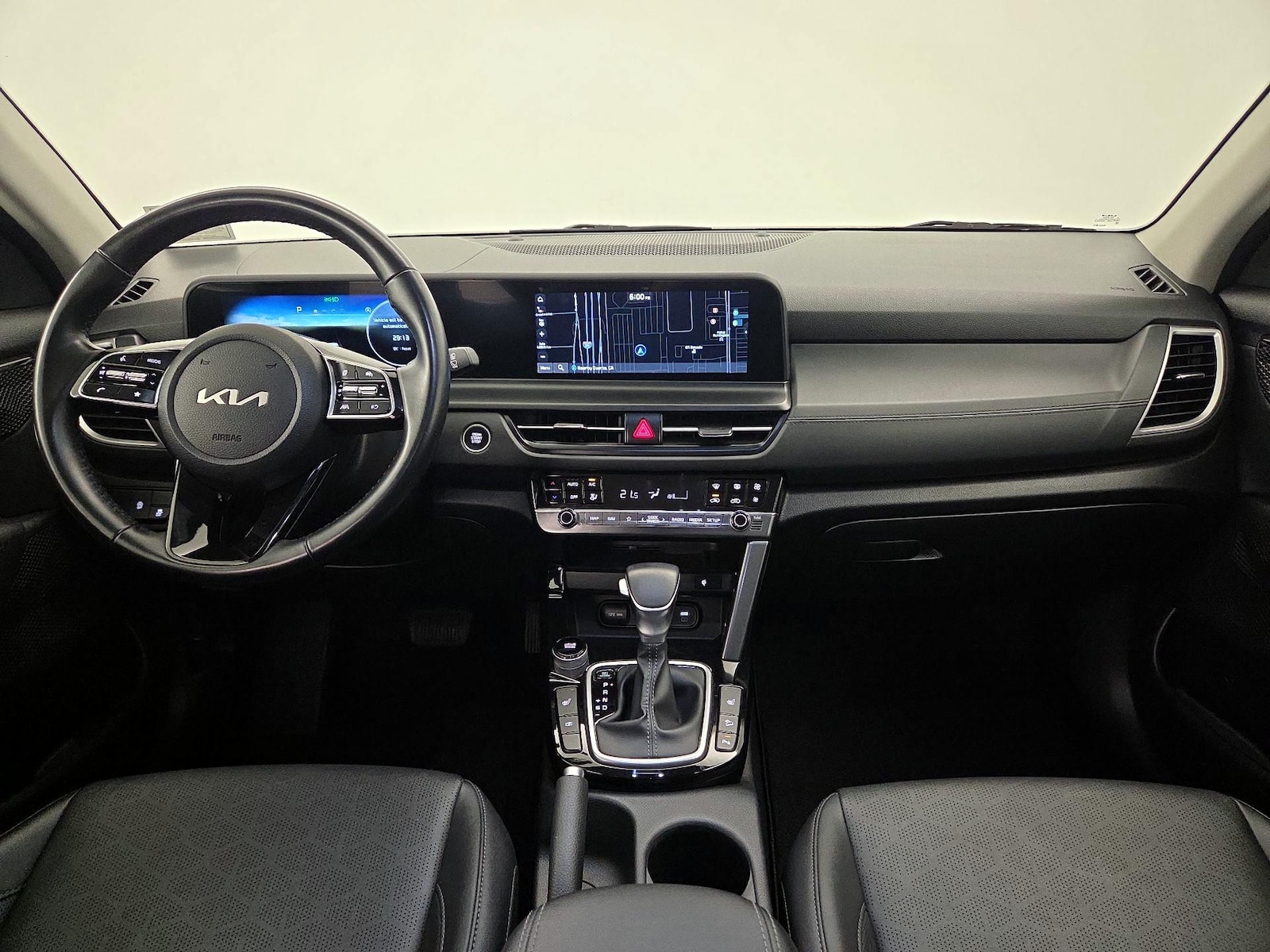 2025 Kia Seltos EX - Photo 10