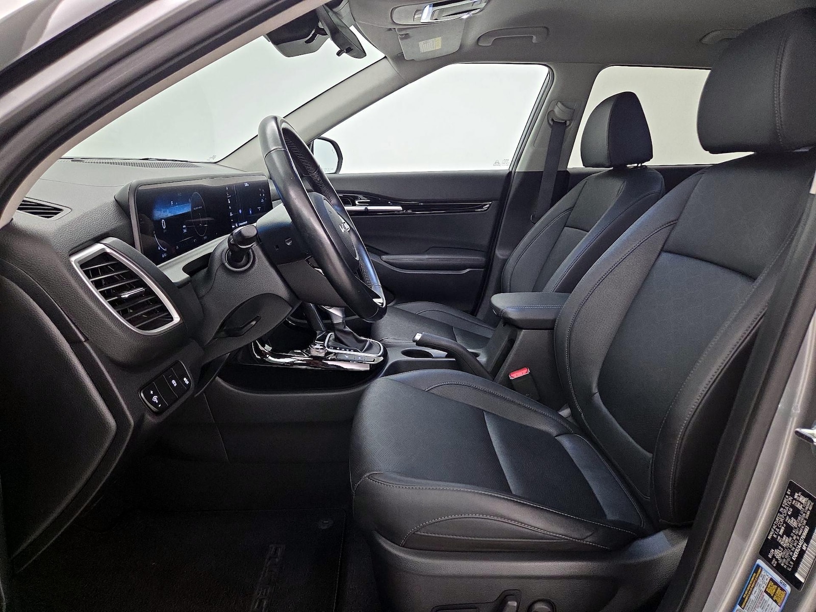 2025 Kia Seltos EX - Photo 12