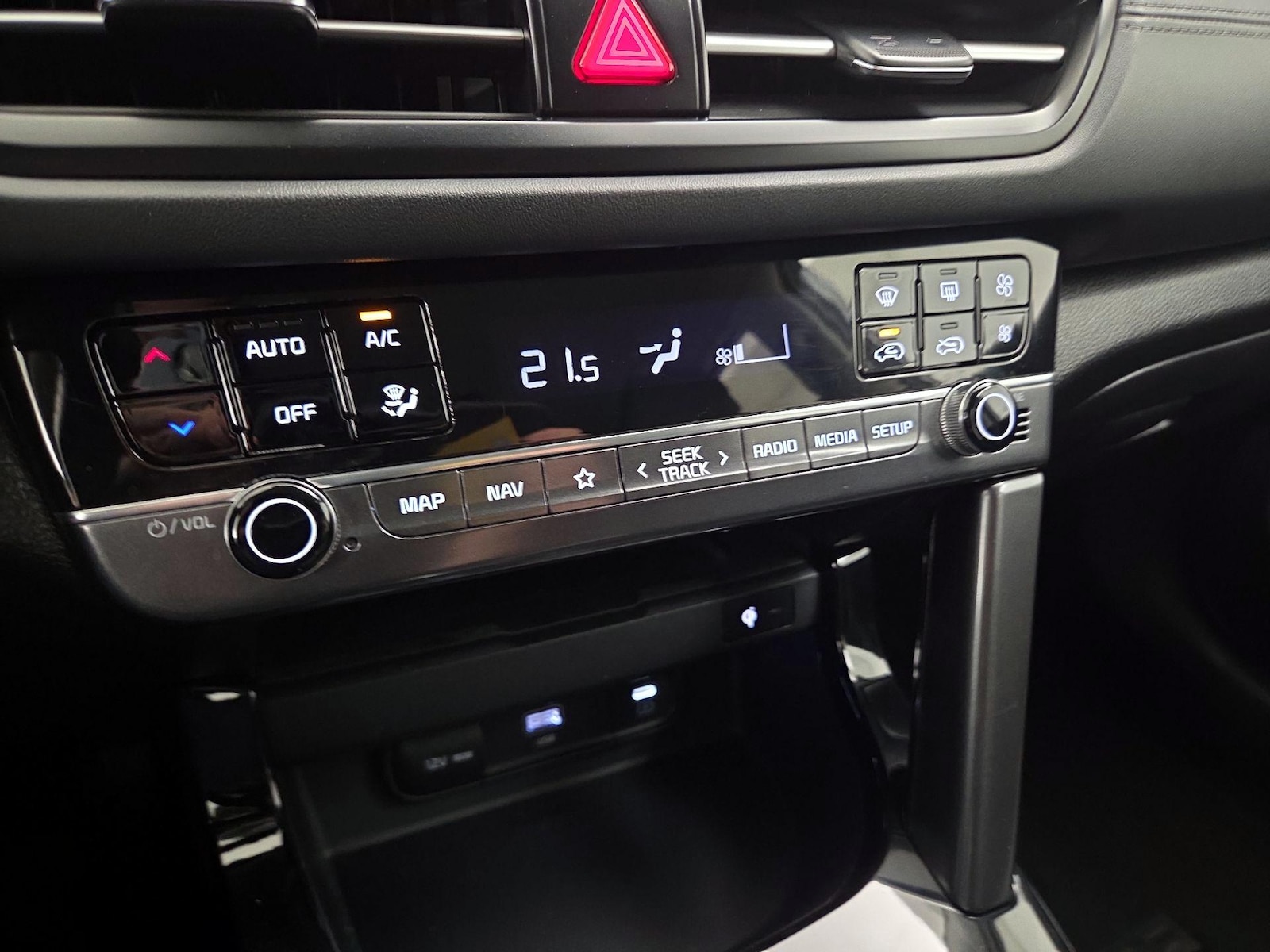 2025 Kia Seltos EX - Photo 18