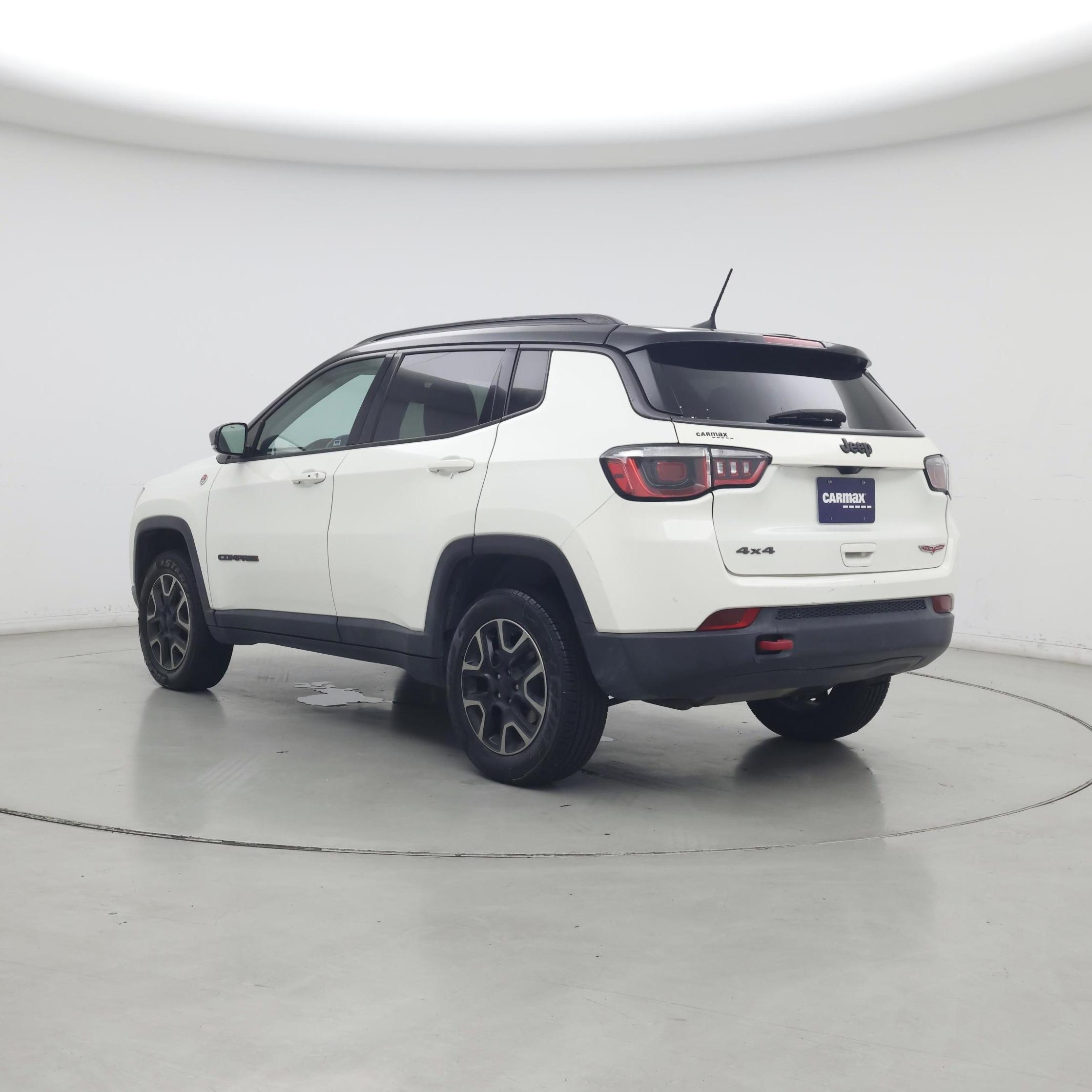 Thumbnail: 2017 Jeep Grand Cherokee - 2
