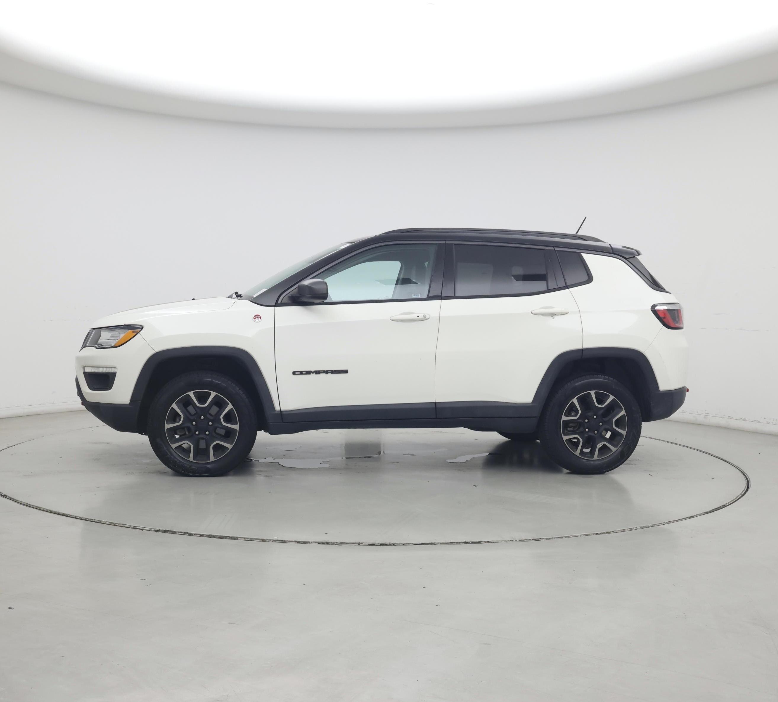 Thumbnail: 2017 Jeep Grand Cherokee - 3