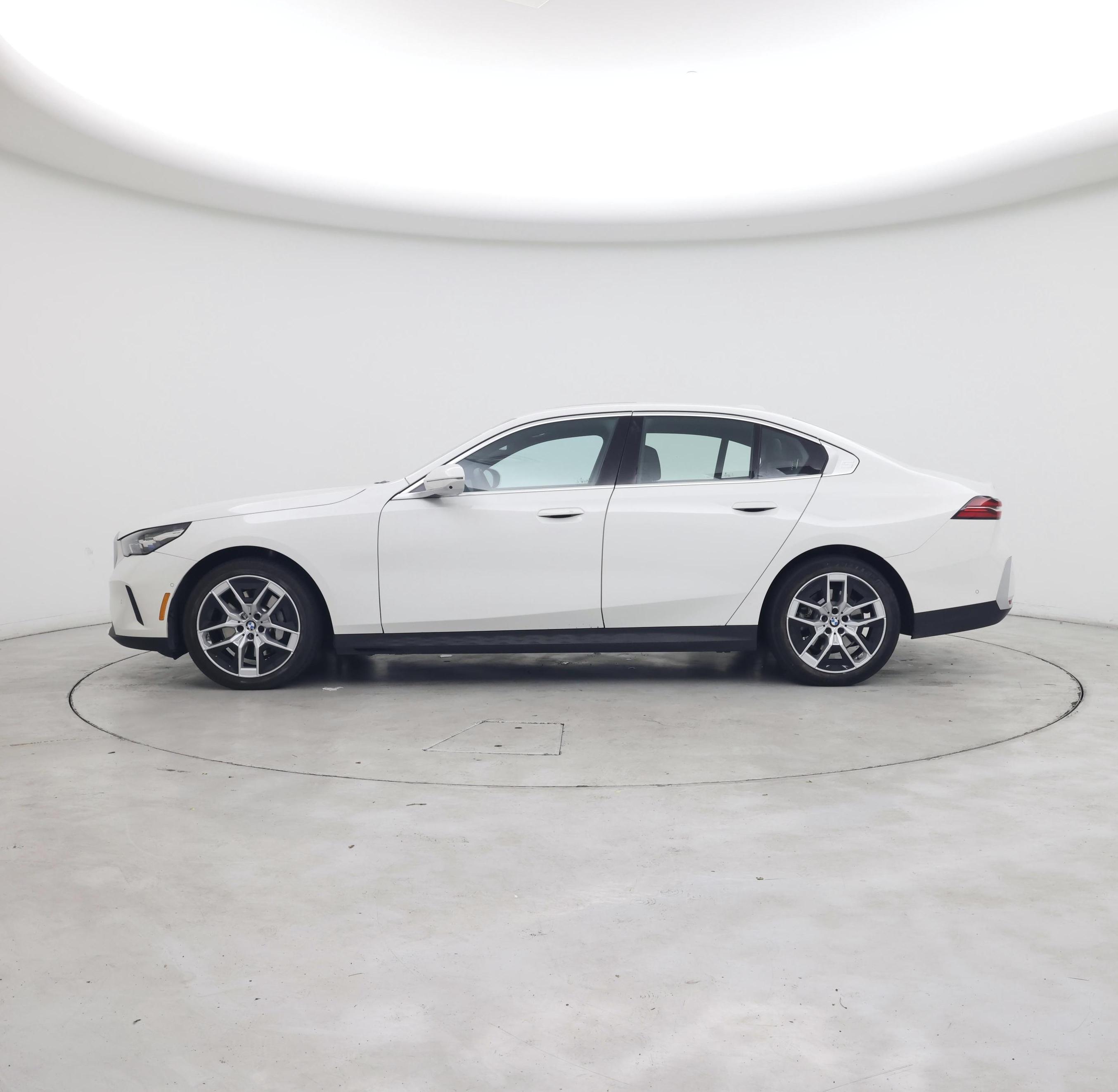 Thumbnail: 2026 BMW 5 Series - 3