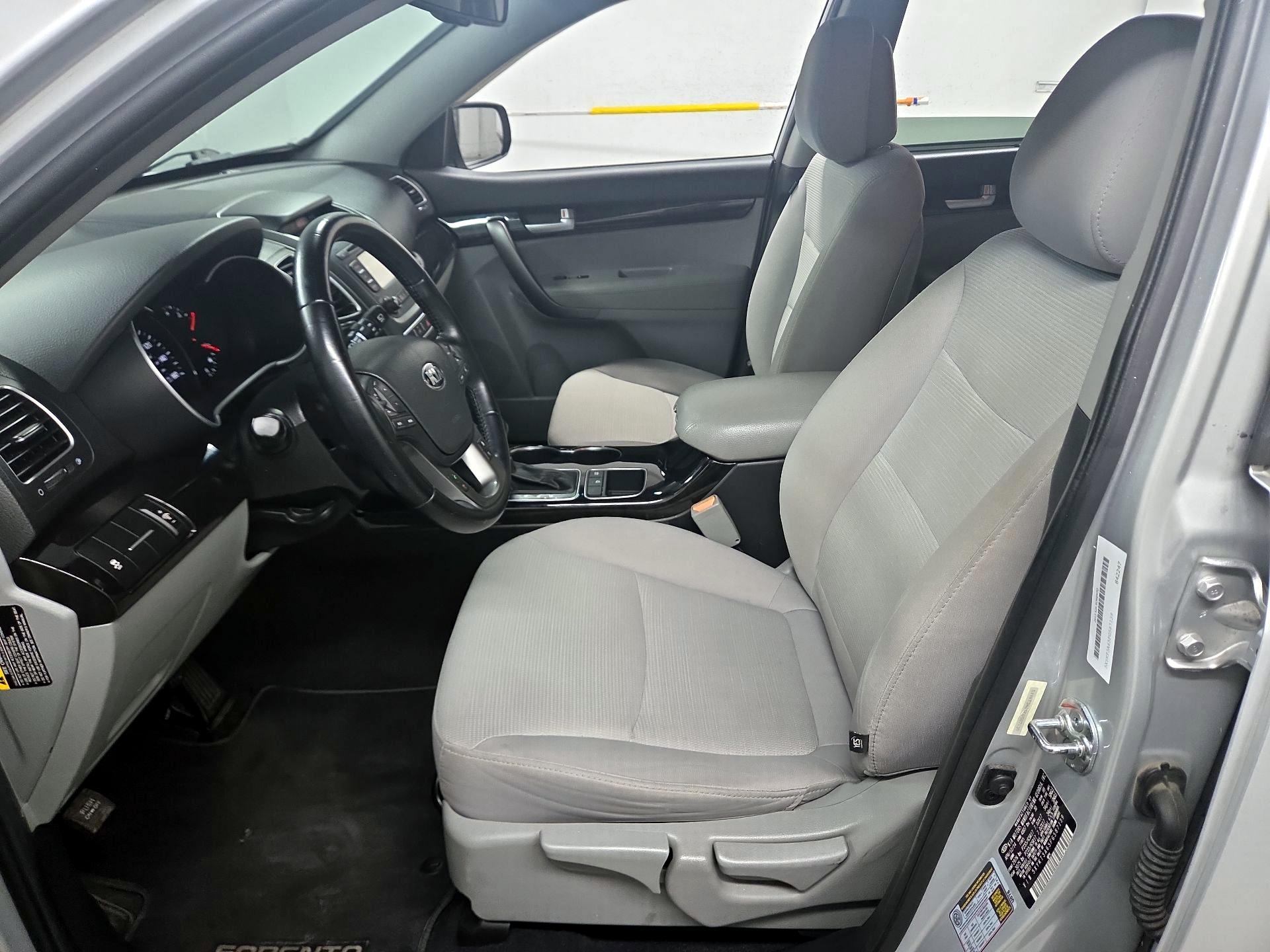 Thumbnail: 2015 Kia Sorento - 11