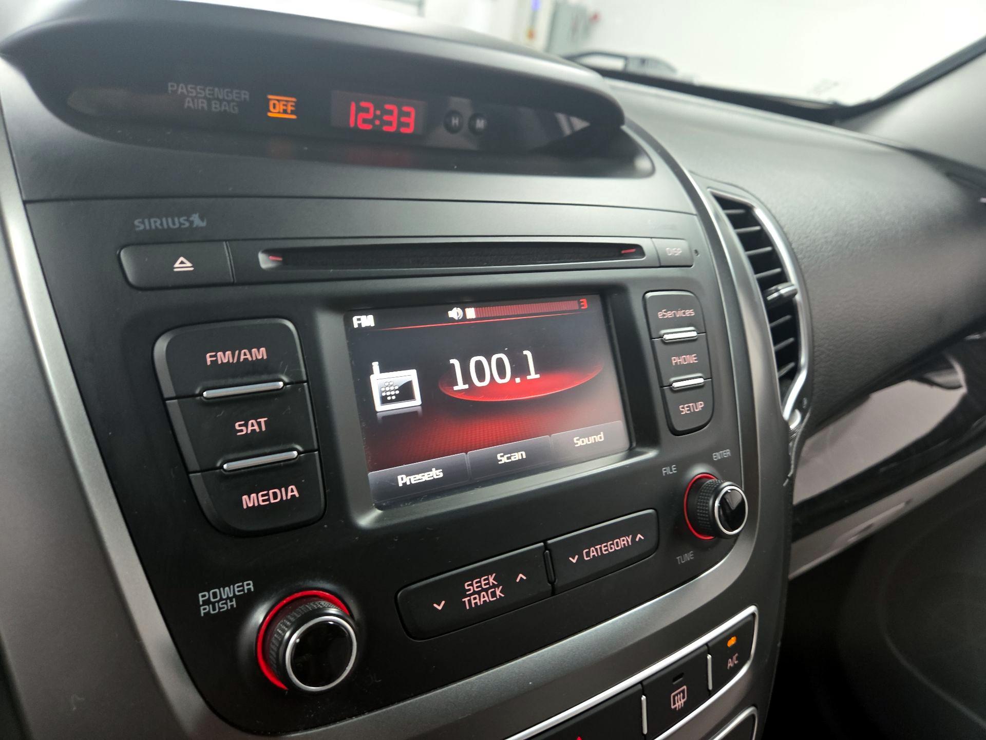 Thumbnail: 2015 Kia Sorento - 13