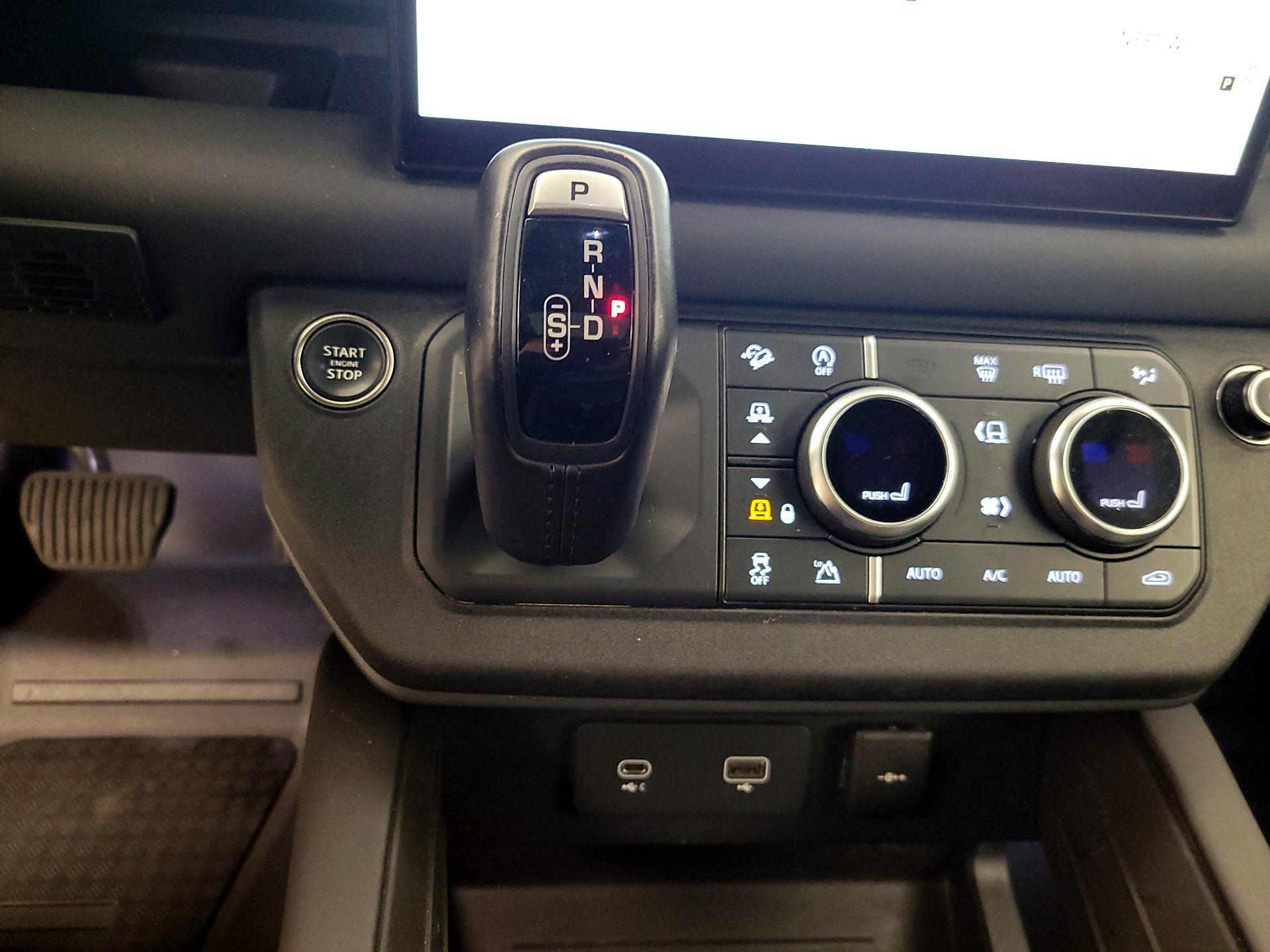 Thumbnail: 2024 Land Rover Defender - 17