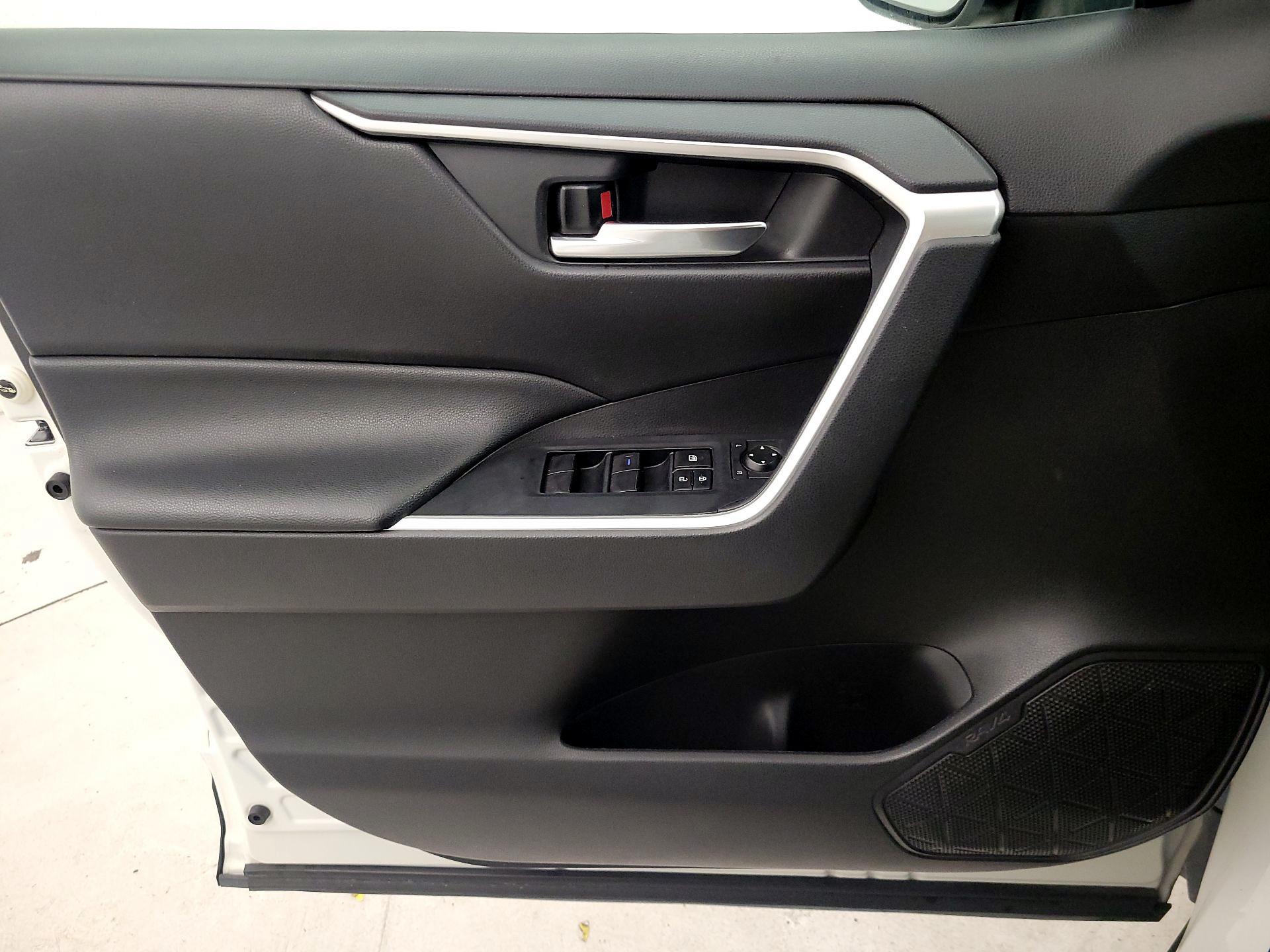 Thumbnail: 2020 Toyota RAV4 - 12
