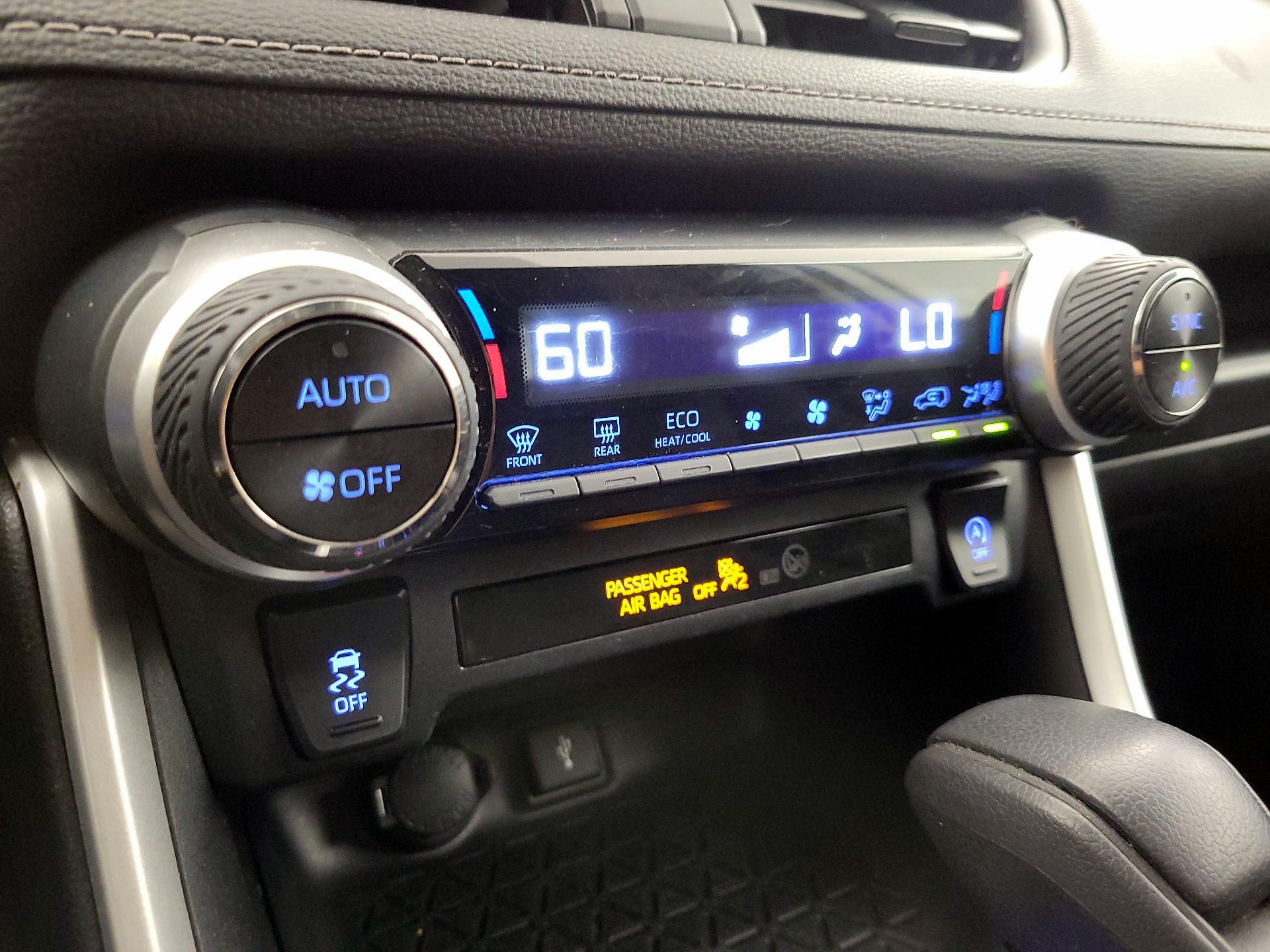 Thumbnail: 2020 Toyota RAV4 - 16