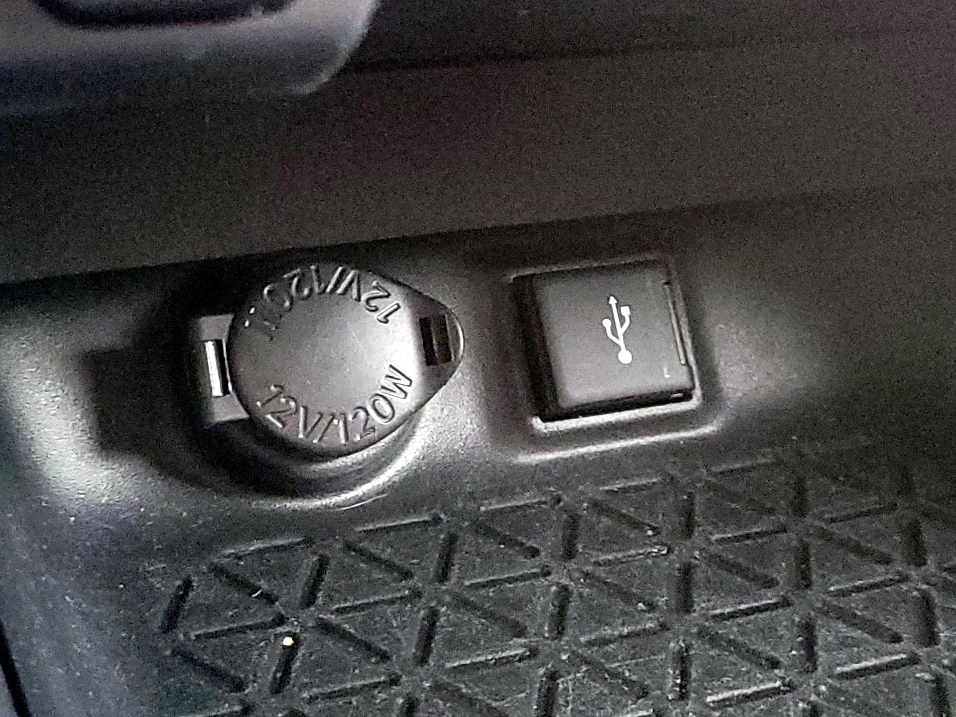 Thumbnail: 2020 Toyota RAV4 - 18
