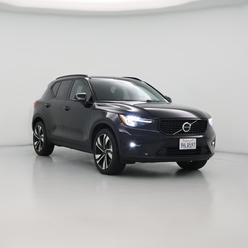 2023 Volvo XC40 B5 Plus Dark Theme