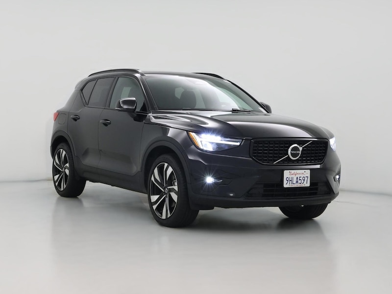 2023 Volvo XC40 B5 Plus Dark Theme