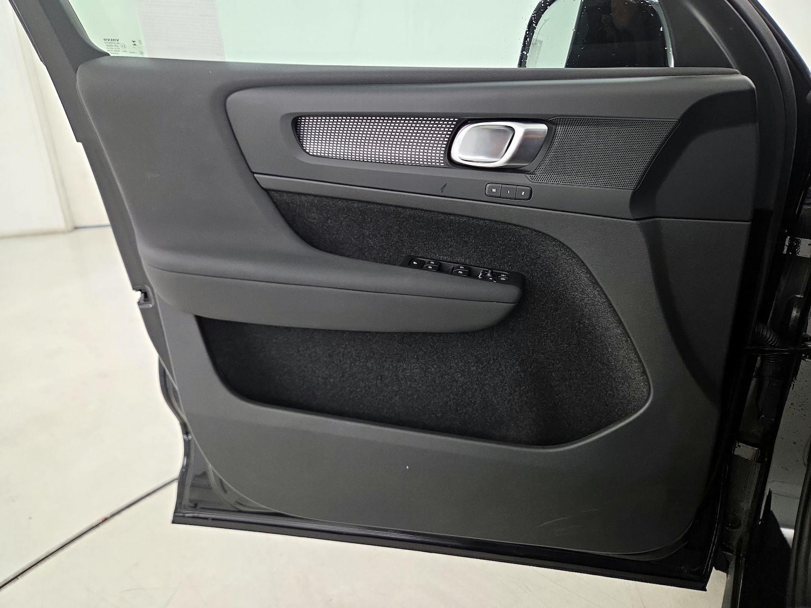 2023 Volvo XC40 Plus - Photo 13