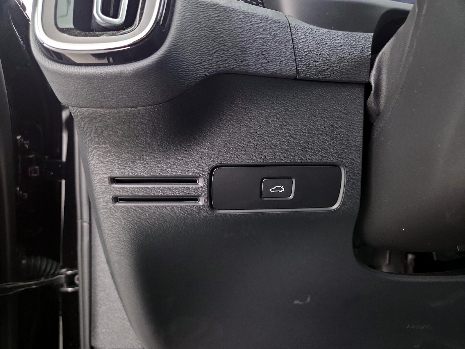2023 Volvo XC40 Plus - Photo 14
