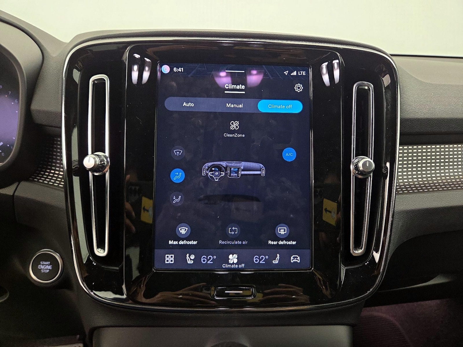 2023 Volvo XC40 Plus - Photo 18