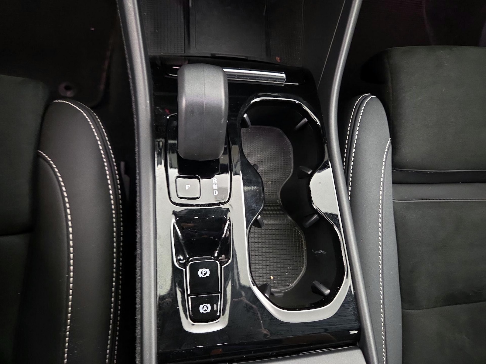2023 Volvo XC40 Plus - Photo 19