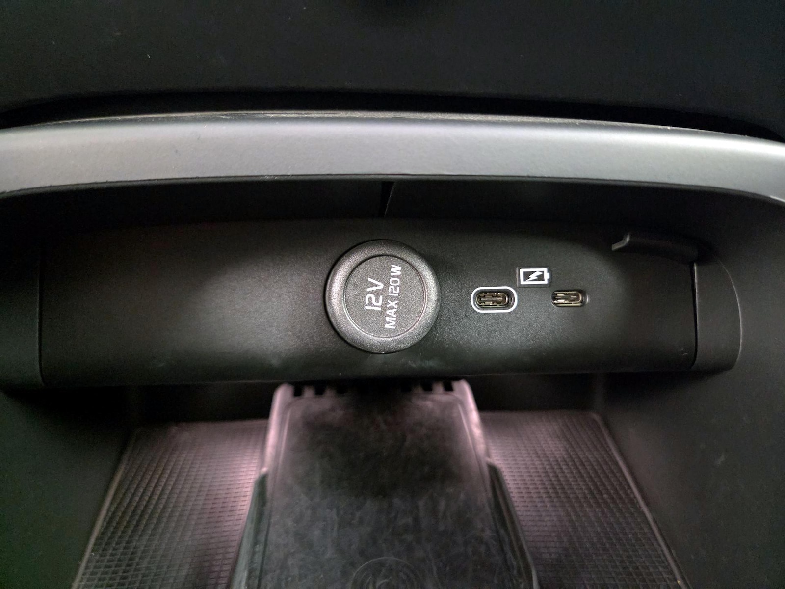 2023 Volvo XC40 Plus - Photo 20