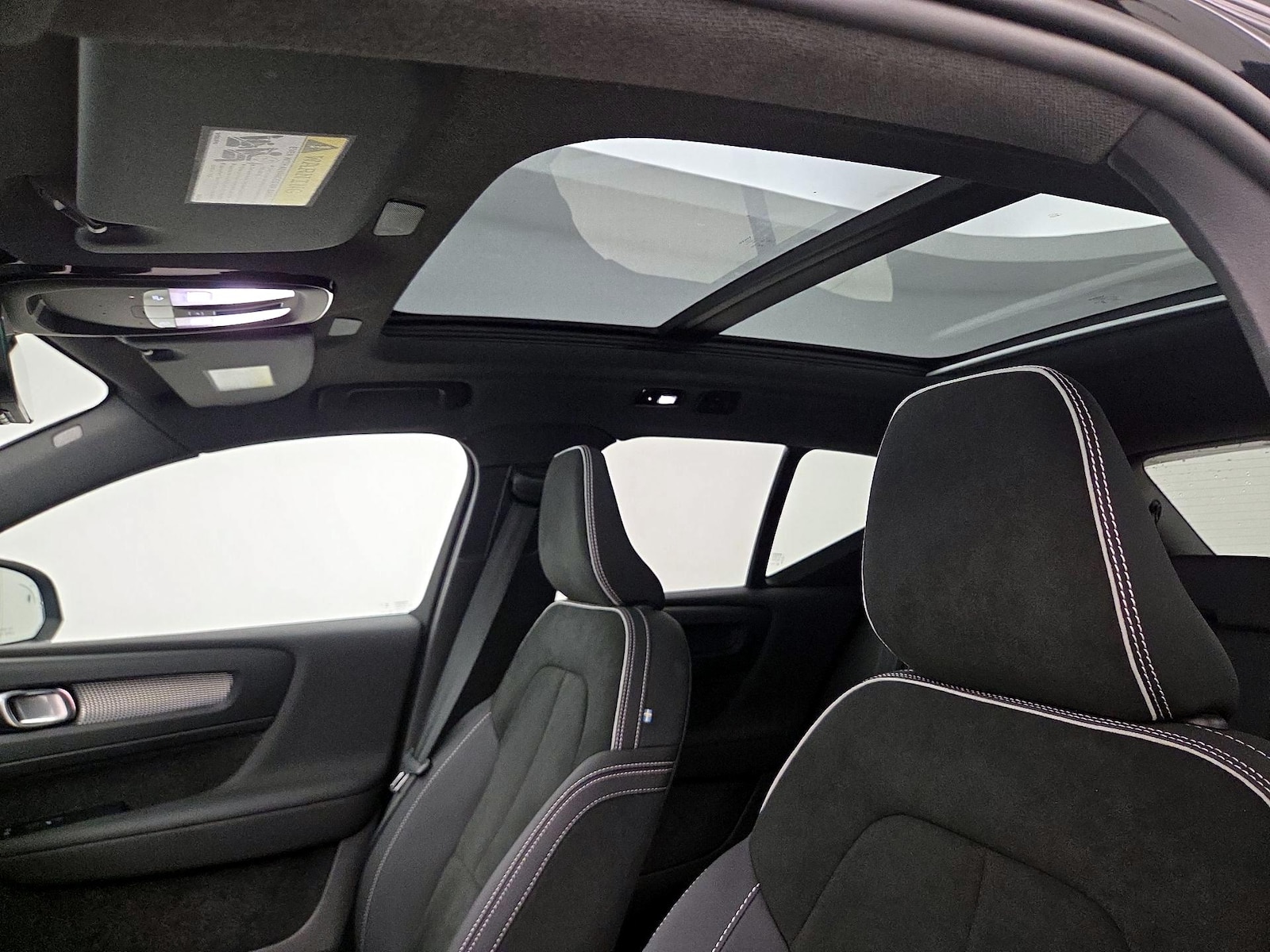 2023 Volvo XC40 Plus - Photo 21